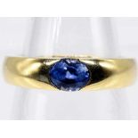 Bandring mit Saphir, Goldschmiedearbeit, 21. Jh. 585/- Gelbgold. Gesamtgewicht ca, 10,7 g. Schmaler,