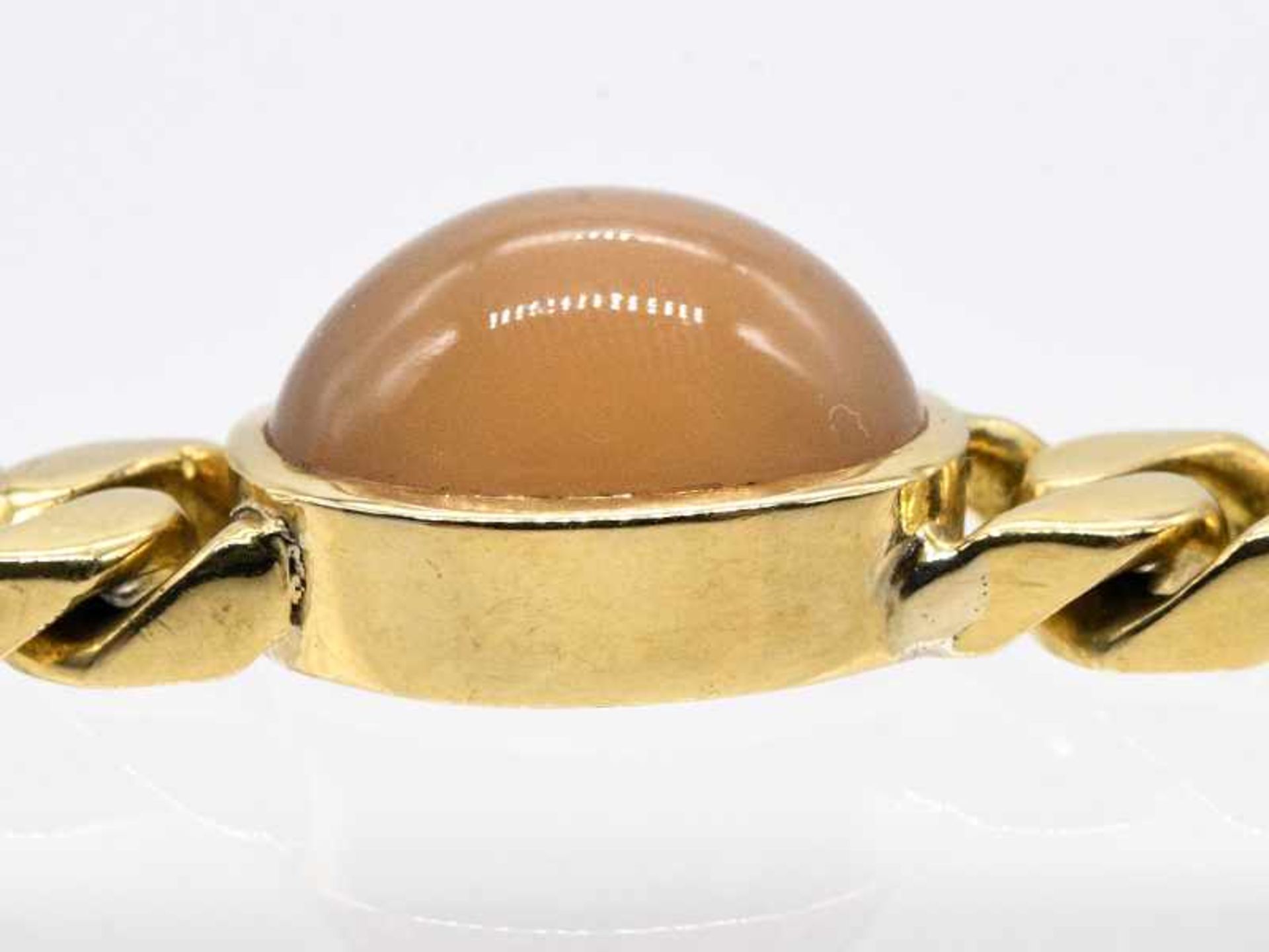 Flachpanzerarmband mit 5 Mondstein-Cabochons, Goldschmiedearbeit, 90- er Jahre 750/- Gelbgold. - Image 3 of 3