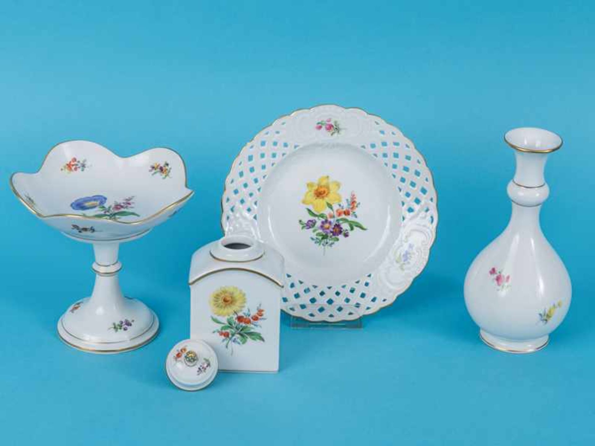 4-tlg. Konvolut "Deutsche Blume/Blume 2 u. 3", Meissen, 20. Jh. Weissporzellan mit polychromer - Bild 2 aus 5