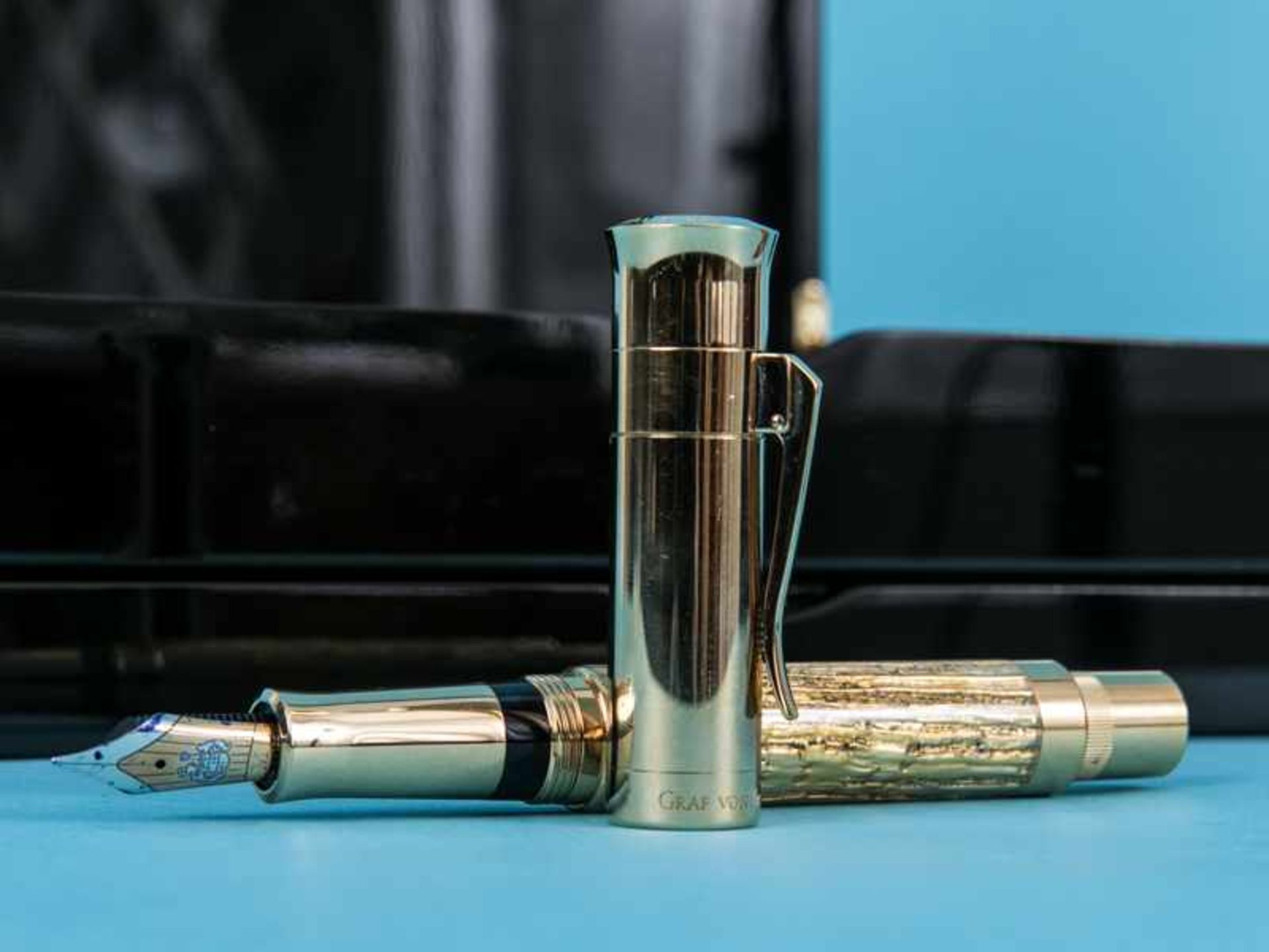 Kolben-Füllfederhalter "Pen of the Year" 2012, Handarbeit aus der Manufaktur Graf von Faber-Castell. - Image 3 of 10