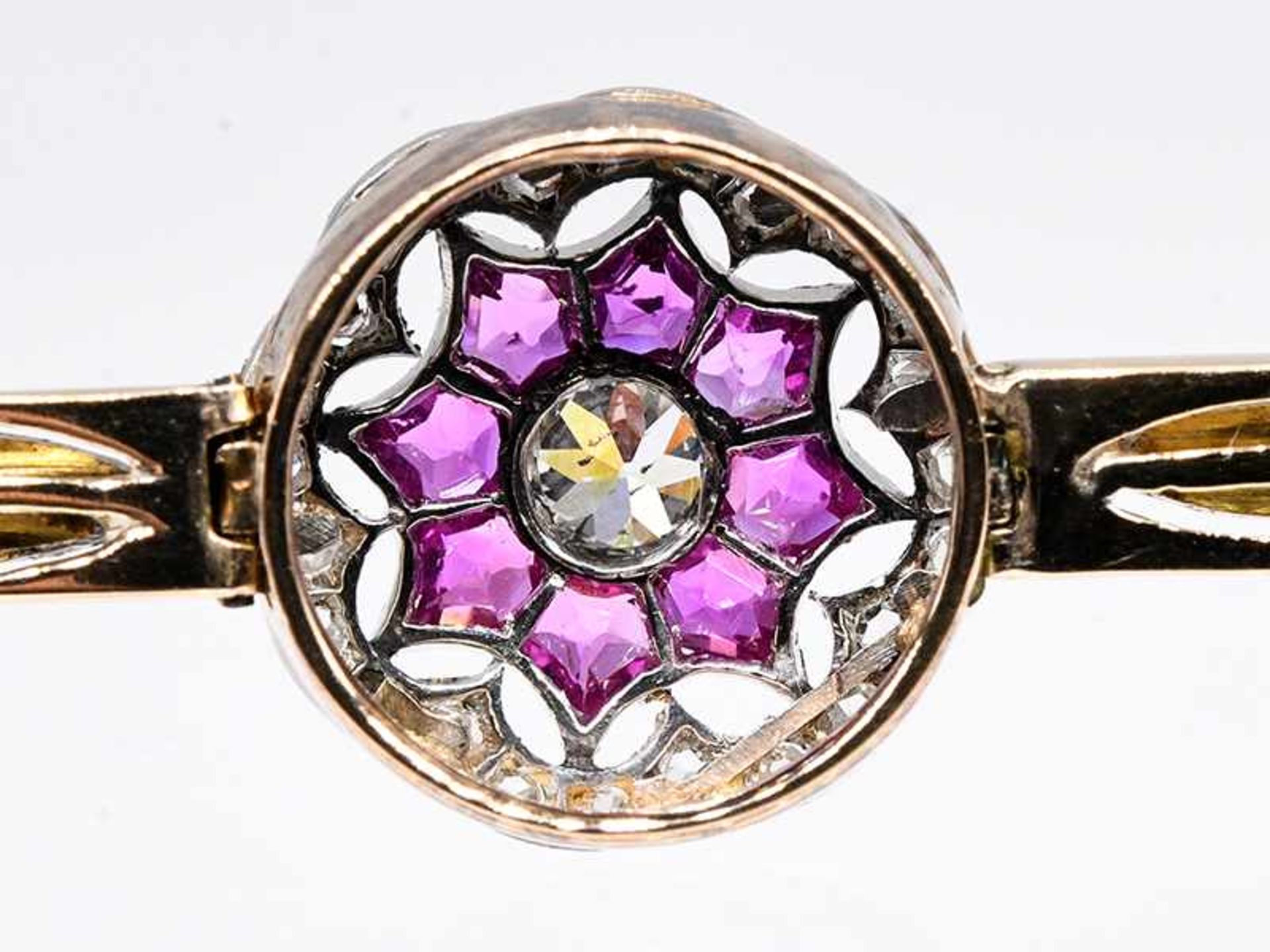 Armband mit 8 Rubinen, Altschliff-Diamant ca. 0,2 ct und 25 Diamantrosen ca. 0,1 ct, Art Deco. 585/- - Bild 3 aus 5