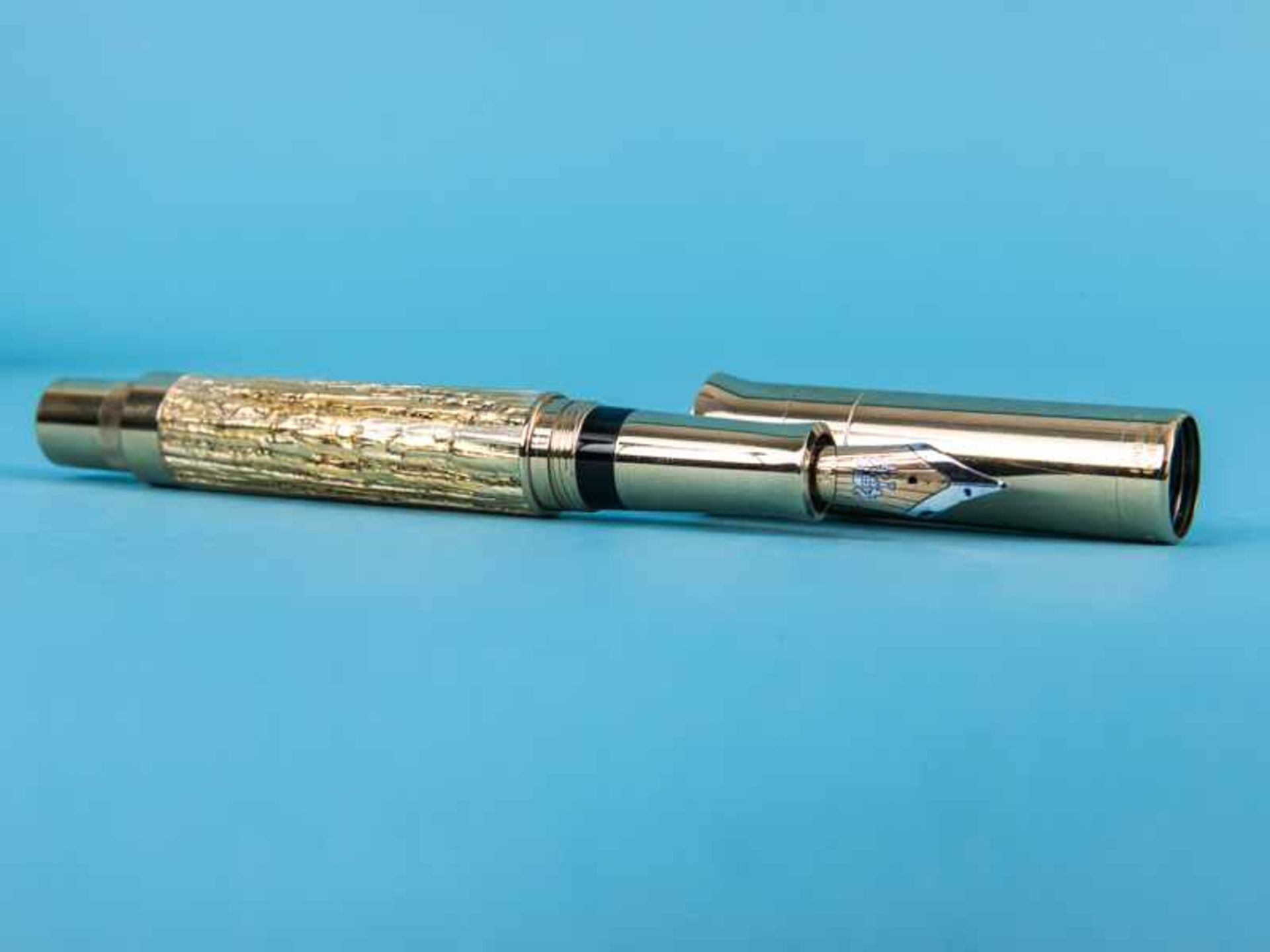 Kolben-Füllfederhalter "Pen of the Year" 2012, Handarbeit aus der Manufaktur Graf von Faber-Castell. - Bild 8 aus 10