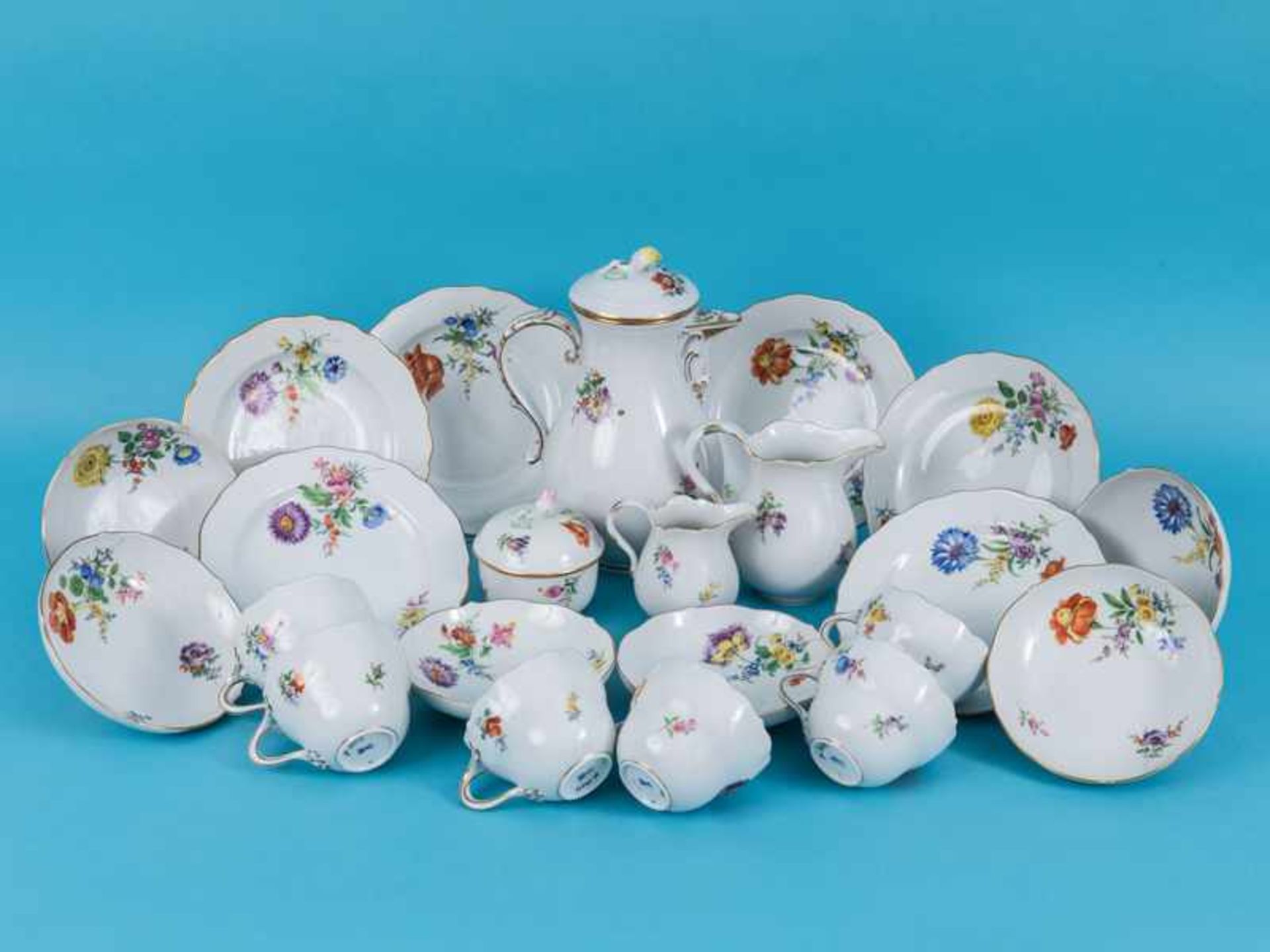 22-tlg. Kaffeeservice f. 6 Personen, "Deutsche Blume/Blume 4", Meissen, 20. Jh. Weißporzellan mit - Bild 4 aus 6