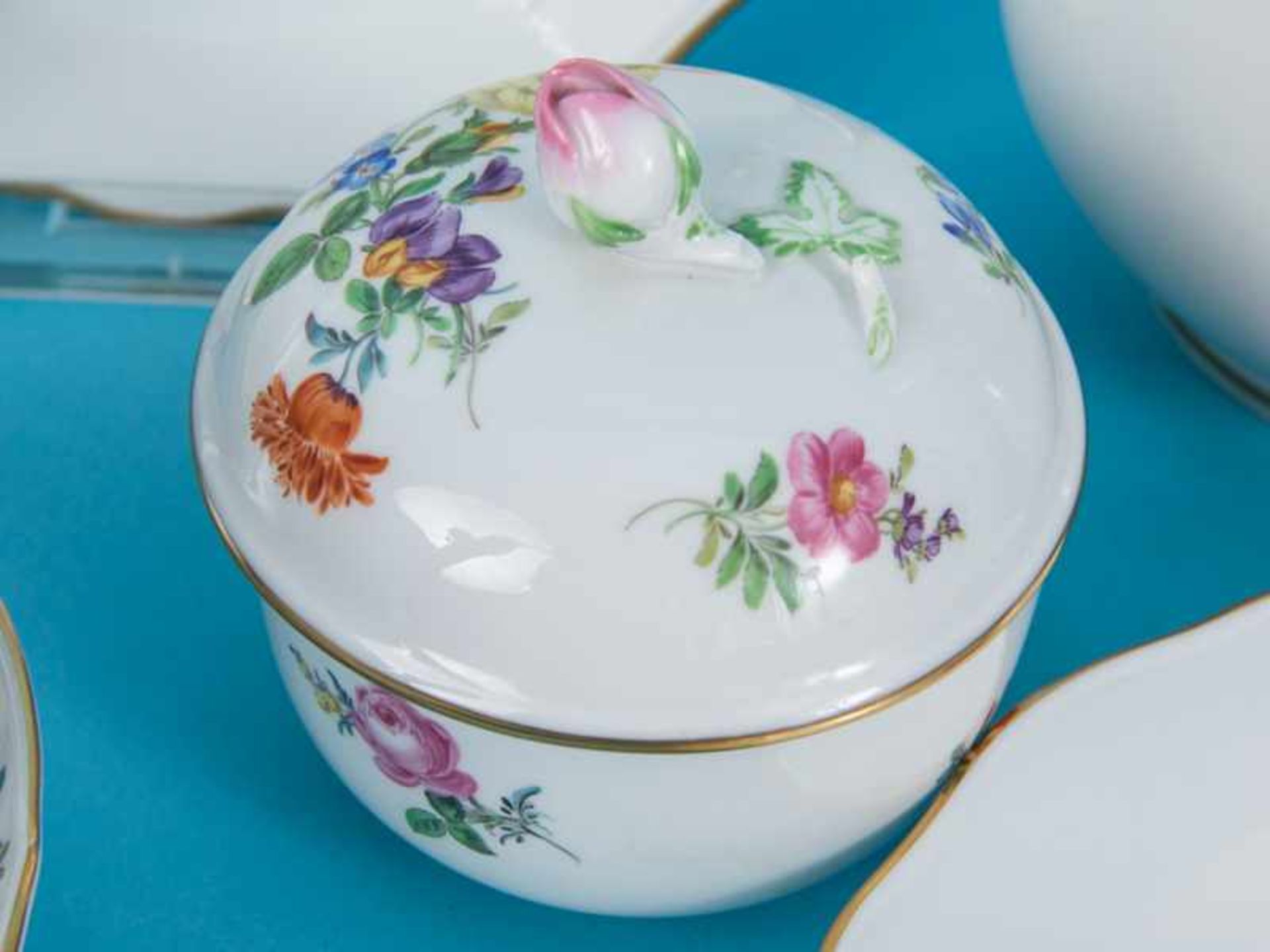 21-tlg. Kaffeeservice f. 6 Personen, "Deutsche Blume/Blume 4", Meissen, 20. Jh. Weißporzellan mit - Bild 6 aus 6