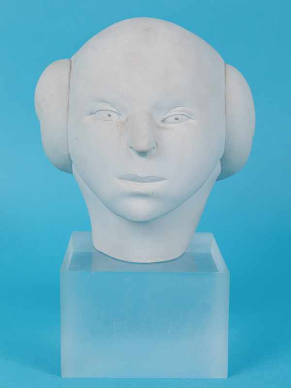 Schmettau, Joachim (* 1937). Plastik "Weiblicher Kopf mit Schneckenfrisur", (Entwurf 1977);
