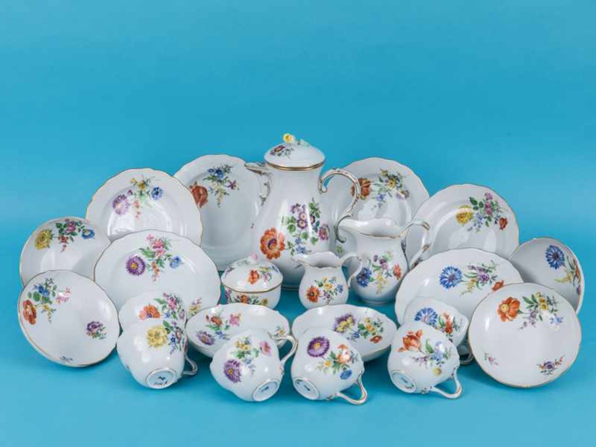 22-tlg. Kaffeeservice f. 6 Personen, "Deutsche Blume/Blume 4", Meissen, 20. Jh. Weißporzellan mit