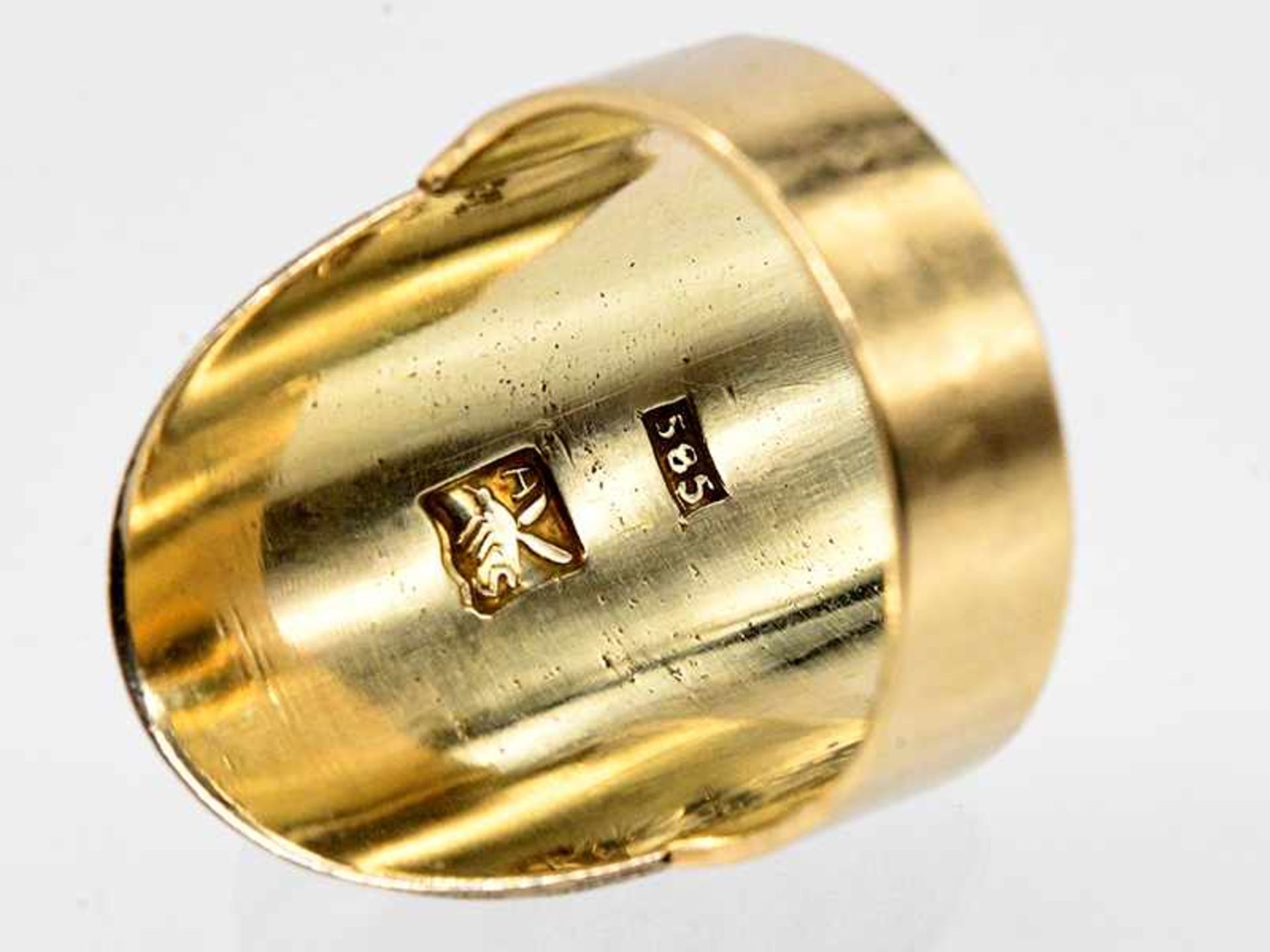Ring mit Smaragd-Cabochon, Goldschmiedearbeit, 20. Jh. 585/- Gelbgold. Gesamtgewicht ca. 10,1 g. - Bild 5 aus 6