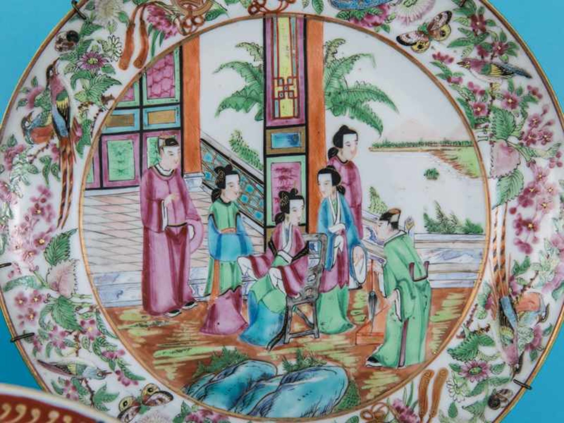 3 verschiedene Teller, China/Japan, wohl 18. und 19. Jh. Porzellan mit verschiedenen polychromen - Bild 6 aus 9
