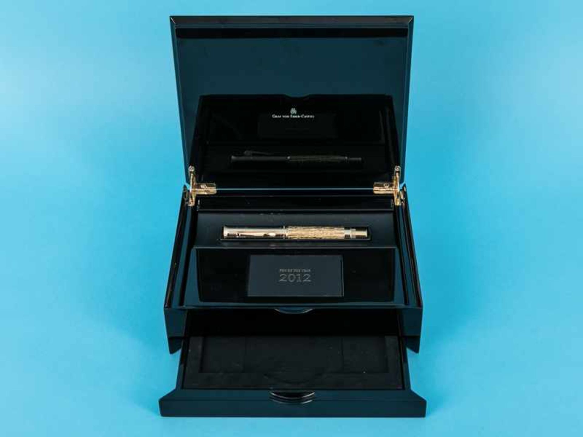 Kolben-Füllfederhalter "Pen of the Year" 2012, Handarbeit aus der Manufaktur Graf von Faber-Castell. - Image 2 of 10