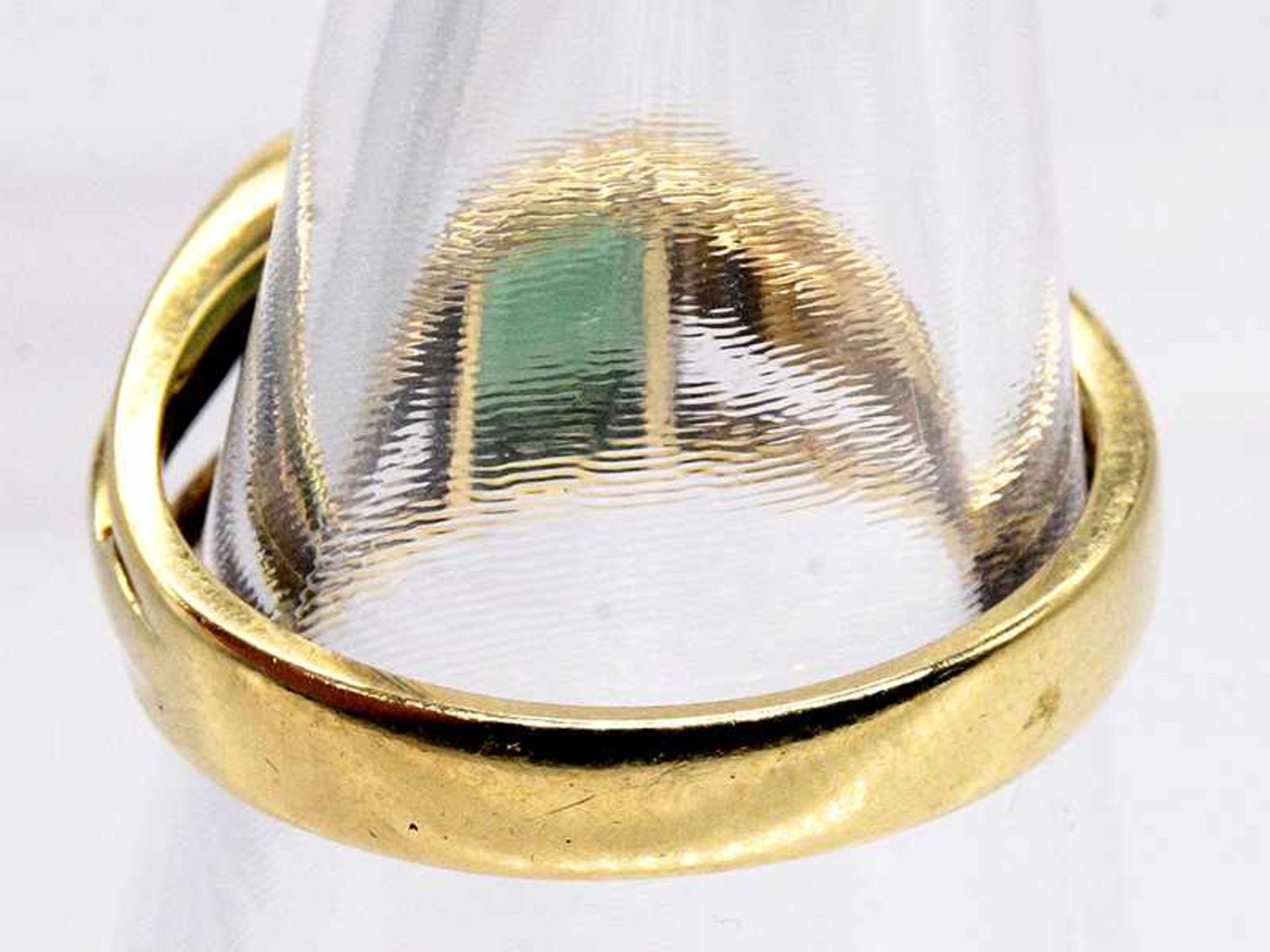 Ring mit grünem Farbstein, 60- er Jahre. 585/- Gelbgold. Gesamtgewicht ca. 4 g. Mittig rechteckiger, - Bild 4 aus 4