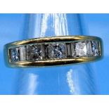 Bandring mit Diamanten, zusammen ca. 1,31 ct. 21. Jh. 750/- Gelbgold. Gesamtgewicht ca. 6,1 g.