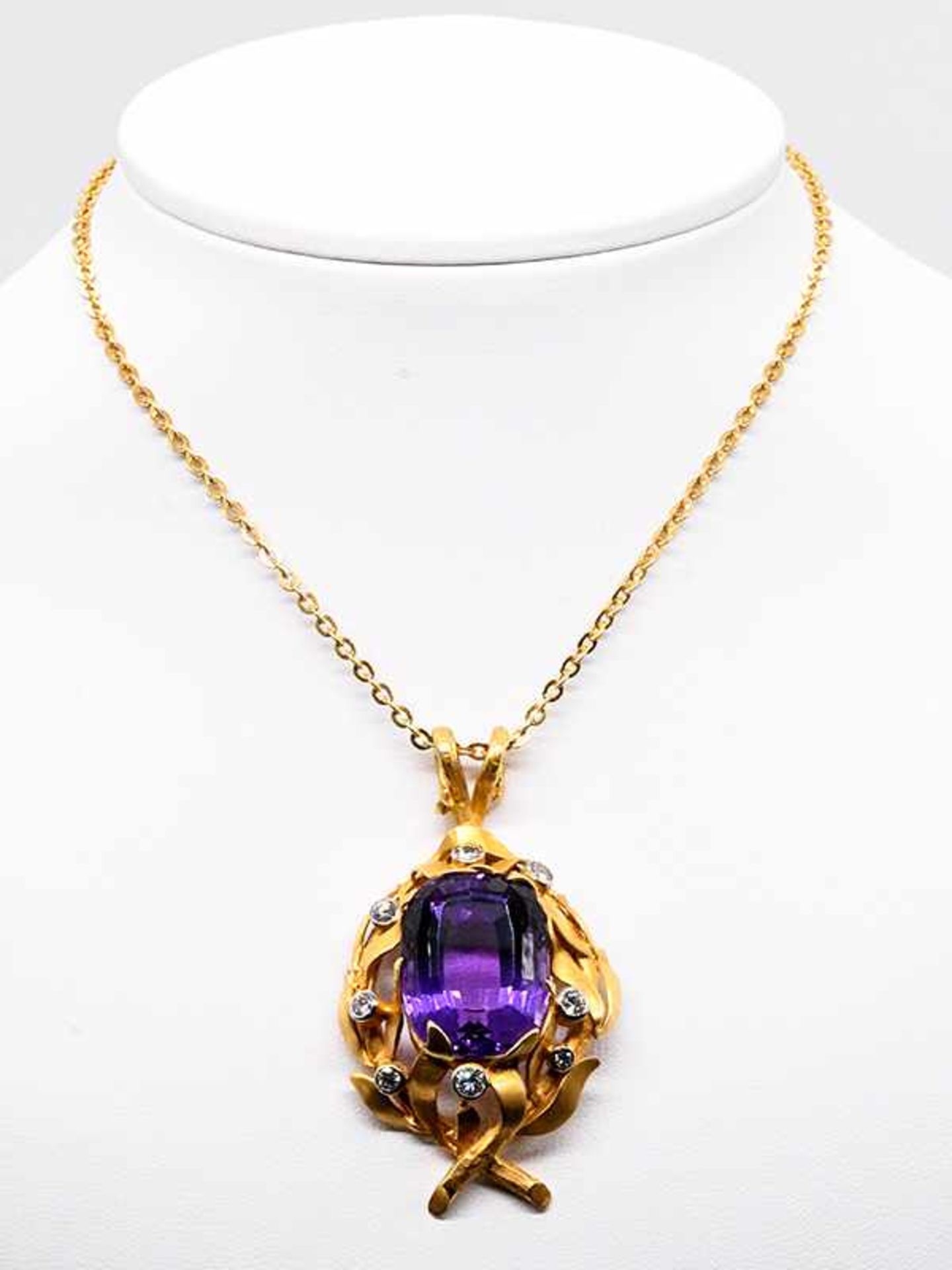 Prunkvoller Anhänger mit Amethyst ca. 24 ct und 8 Brillanten, zusammen ca. 1 ct, Goldschmiedearbeit, - Bild 4 aus 7