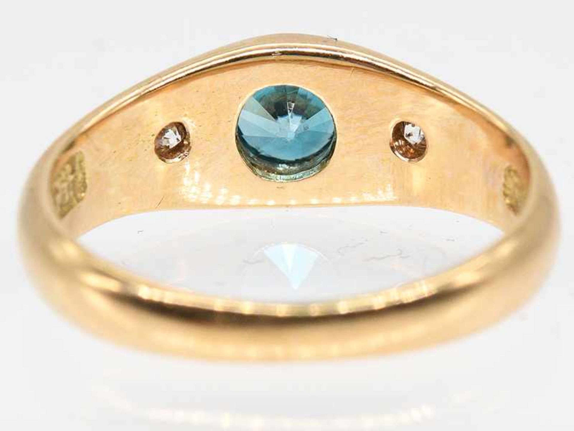 Bandring mit Edelzirkon und 2 Brillanten, zus. ca. 0,22 ct, 80-er Jahre. - Image 3 of 5