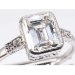 Solitärring mit Diamant im Emerald Cut, ca. 1,8 ct, Art Déco. <b