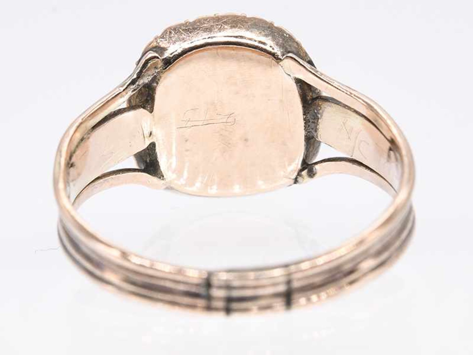 Ring mit kleiner Miniatur mit Keshi-Perlen, England, um 1800. - Bild 3 aus 3