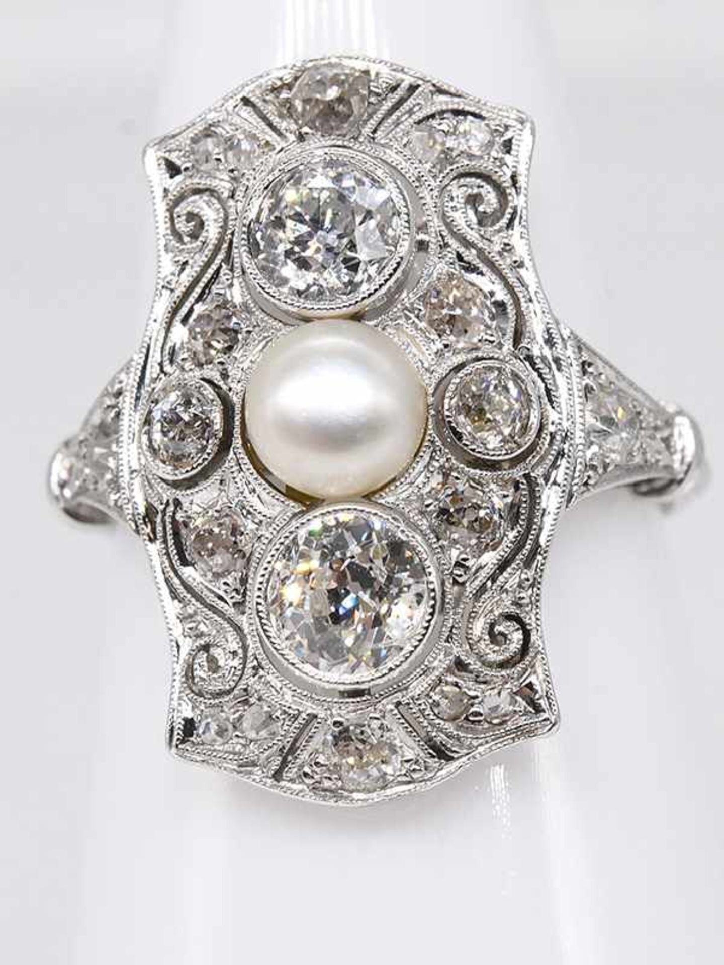 Ring mit Orientperle und Altschliff-Diamanten, zusammen ca. 1,4 ct, Art Deco. - Image 2 of 4