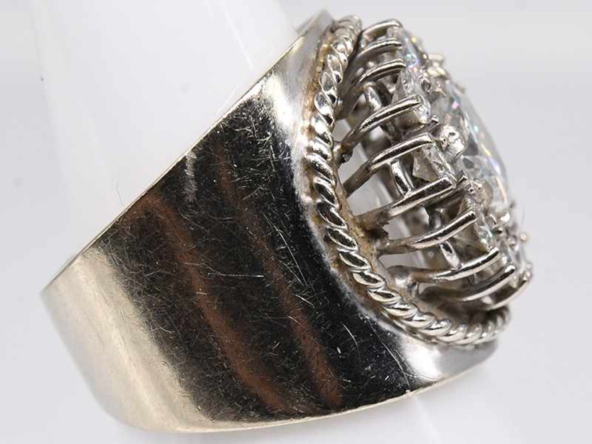 Bandring mit 11 Brillanten, zusammen ca. 2 ct, 80-er Jahre. - Image 3 of 6