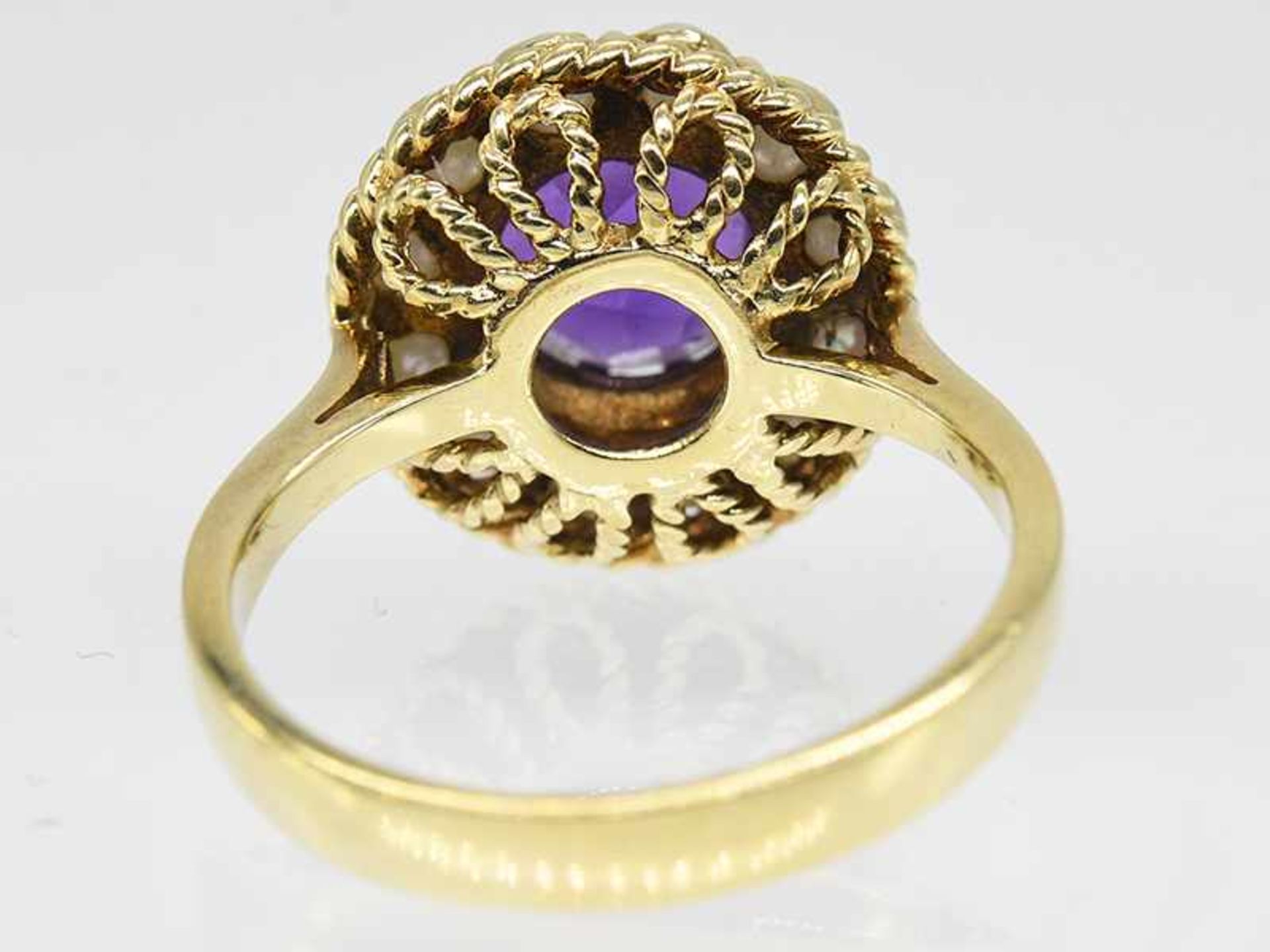 Ring mit Amethyst und 12 kleinen Akoya-Perlen, 60-er Jahre. - Bild 3 aus 3