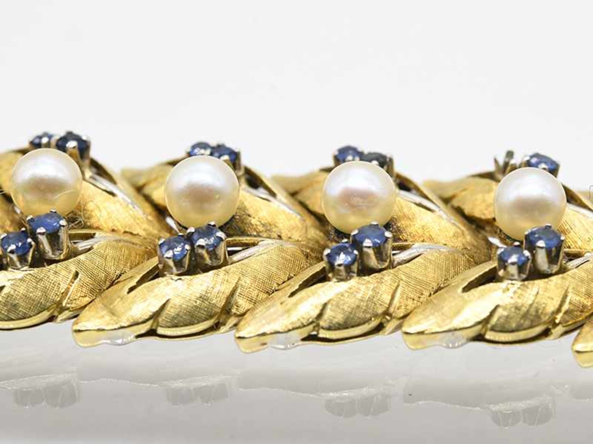 Armband mit 18 Perlen und 72 kleinen Saphiren, 80-er Jahre. - Image 3 of 8
