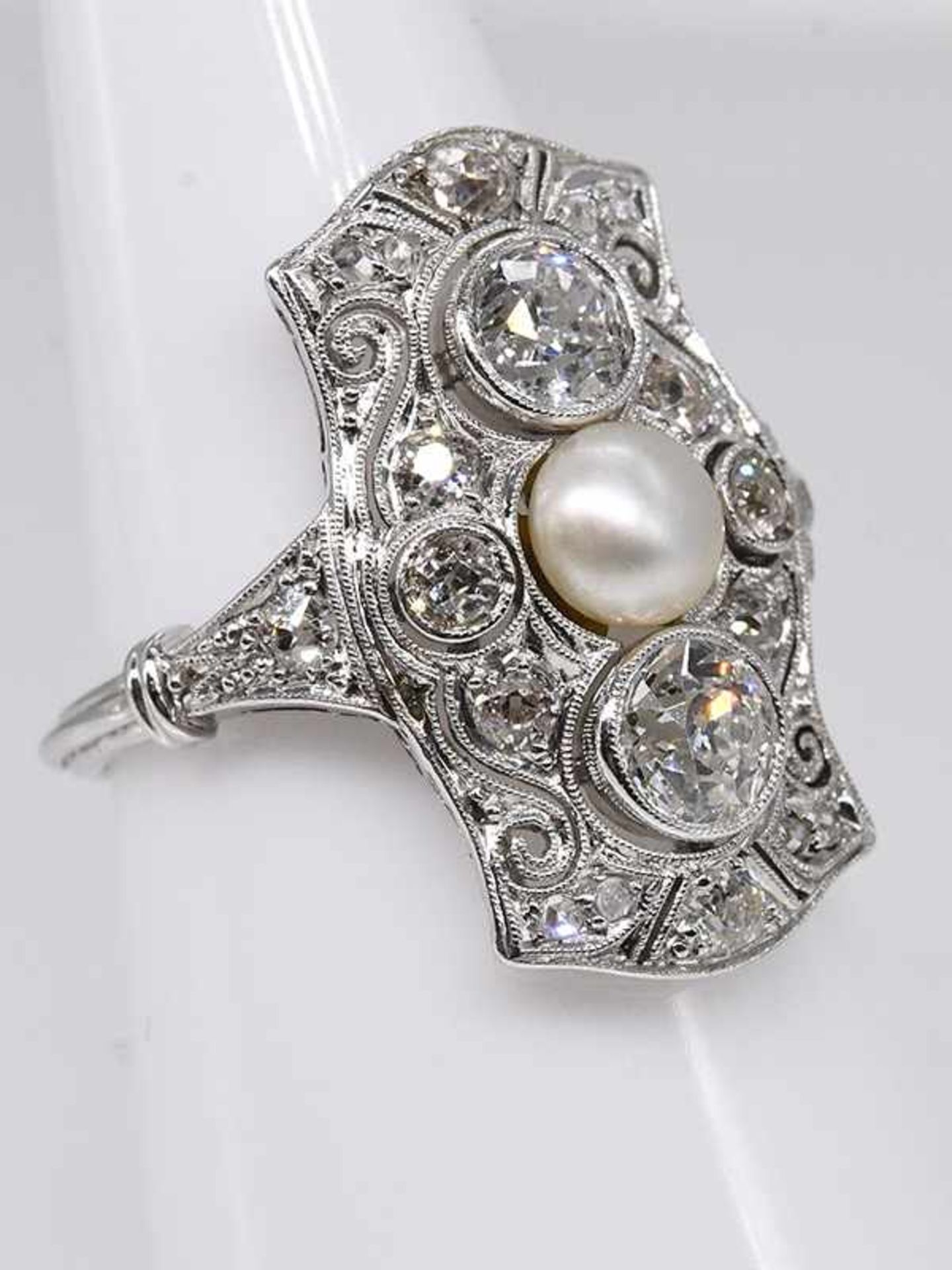 Ring mit Orientperle und Altschliff-Diamanten, zusammen ca. 1,4 ct, Art Deco.