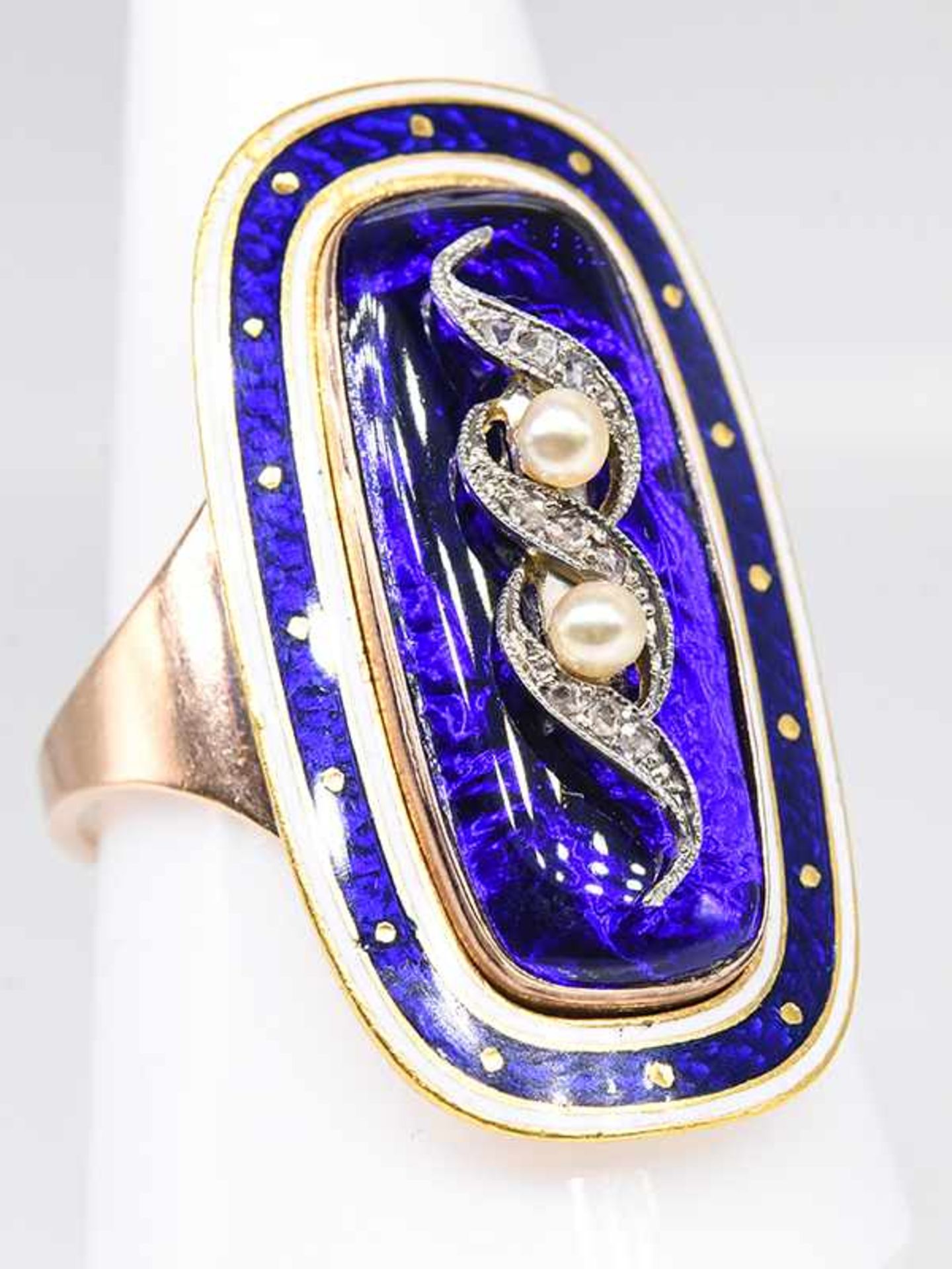 Großer Ring mit Emaille, Orientperlen und kleinen Diamanten, England um 1800. < - Bild 2 aus 3