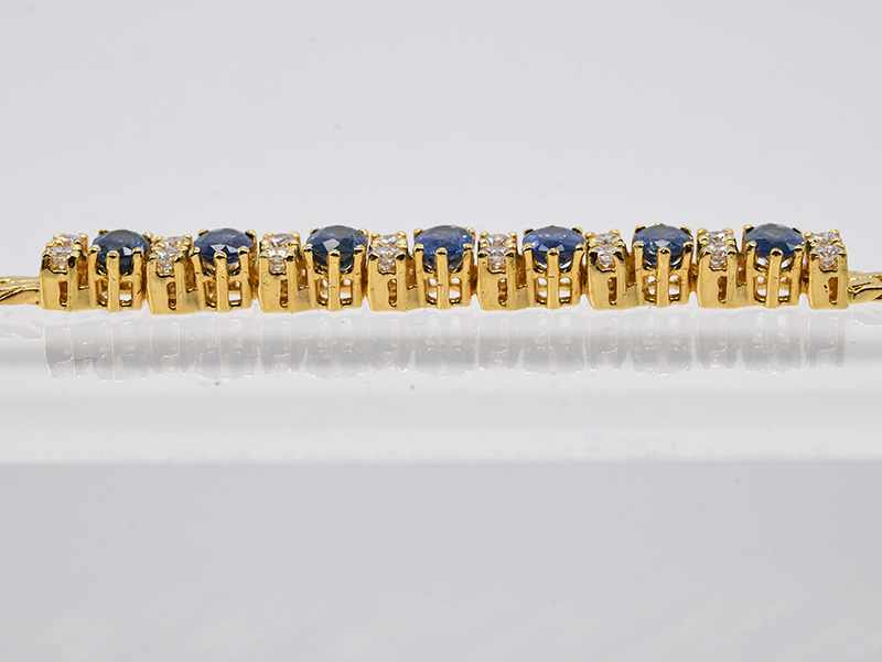 Armband mit 7 hochfeinen Saphiren, zusammen ca. 4,5 ct und 16 Brillanten, zusammen ca. 0,96 ct, - Image 5 of 5