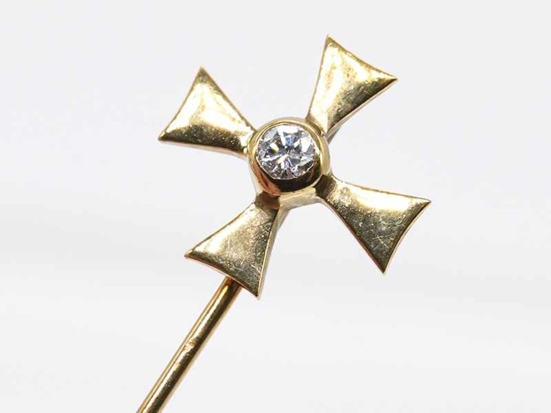 Krawattennadel "Malteser-Kreuz" mit kleinem Altschliff-Diamant ca. 0,05 ct, 80-er Jahre.