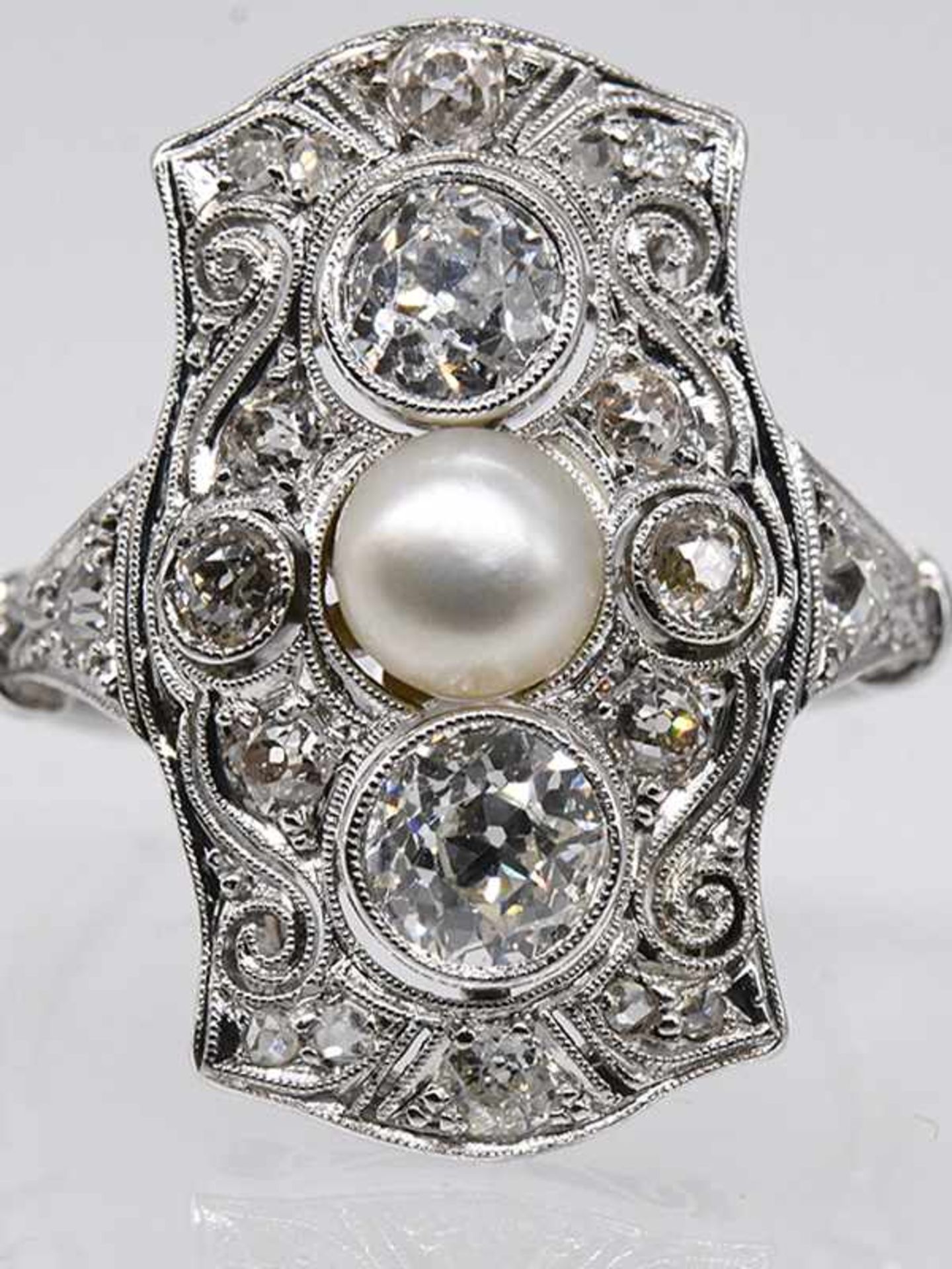 Ring mit Orientperle und Altschliff-Diamanten, zusammen ca. 1,4 ct, Art Deco. - Image 4 of 4