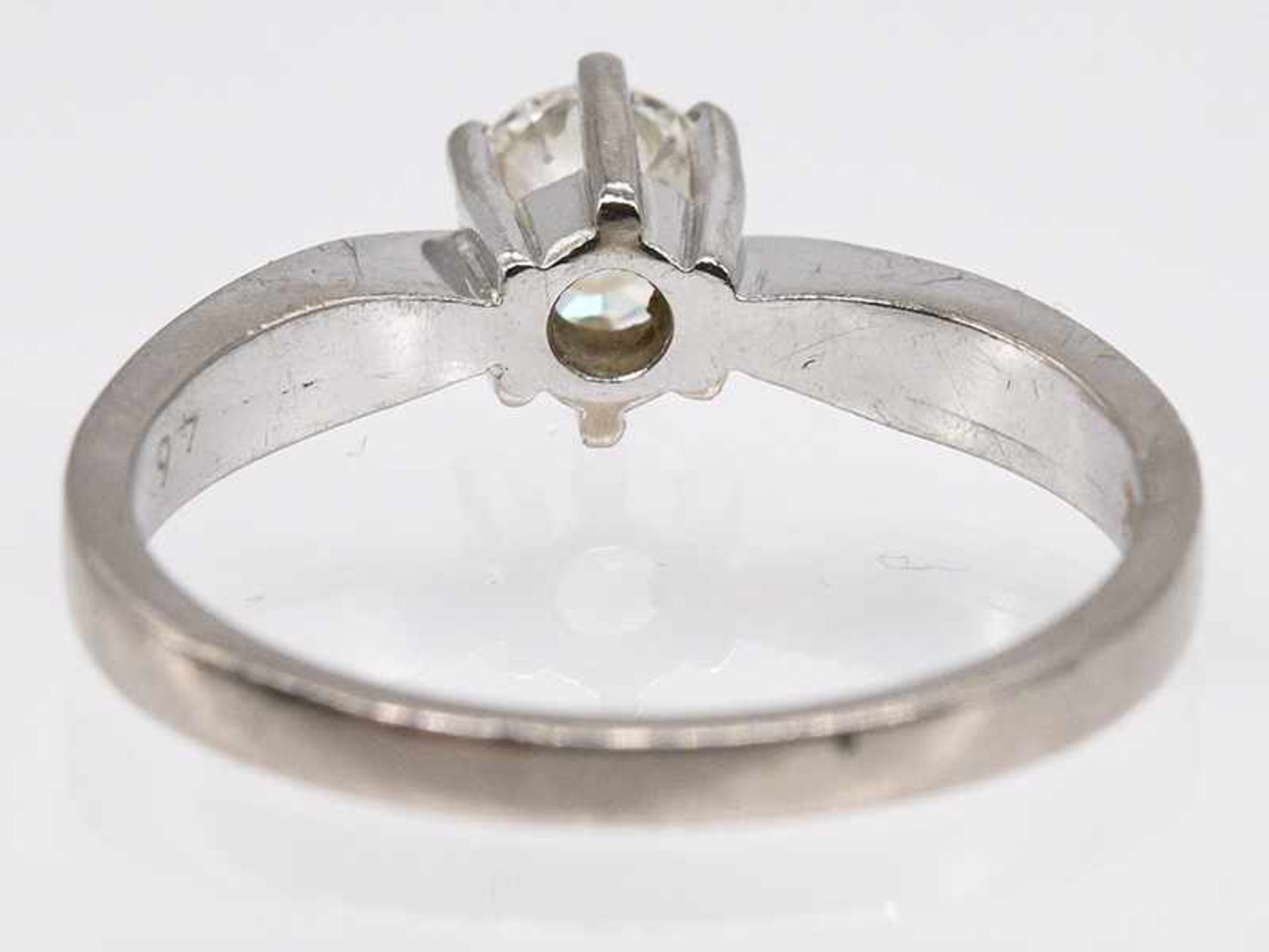 Solitärring mit Brillant 0,46 ct, 90-er Jahre. < - Image 3 of 6