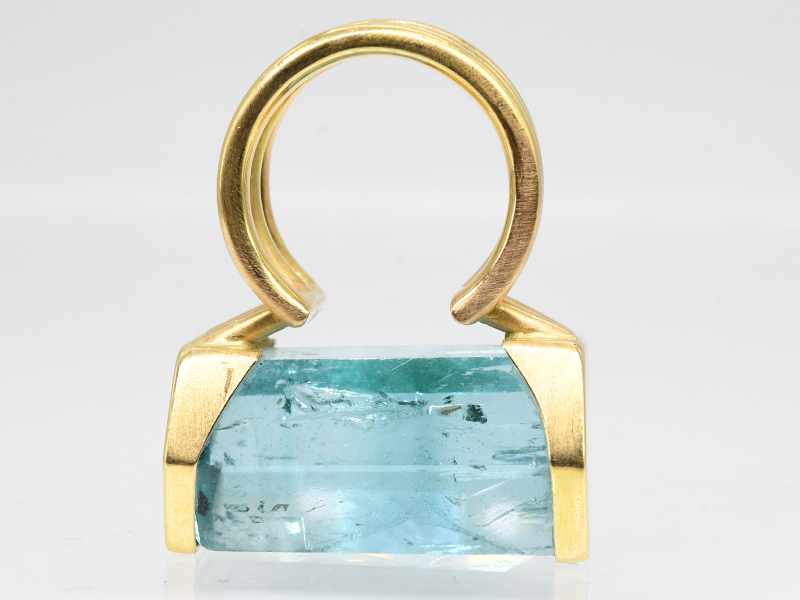 Massiver Ring mit Aquamarin, moderne Goldschmiedearbeit von Ingo Rieck, 20. Jh. - Image 3 of 5