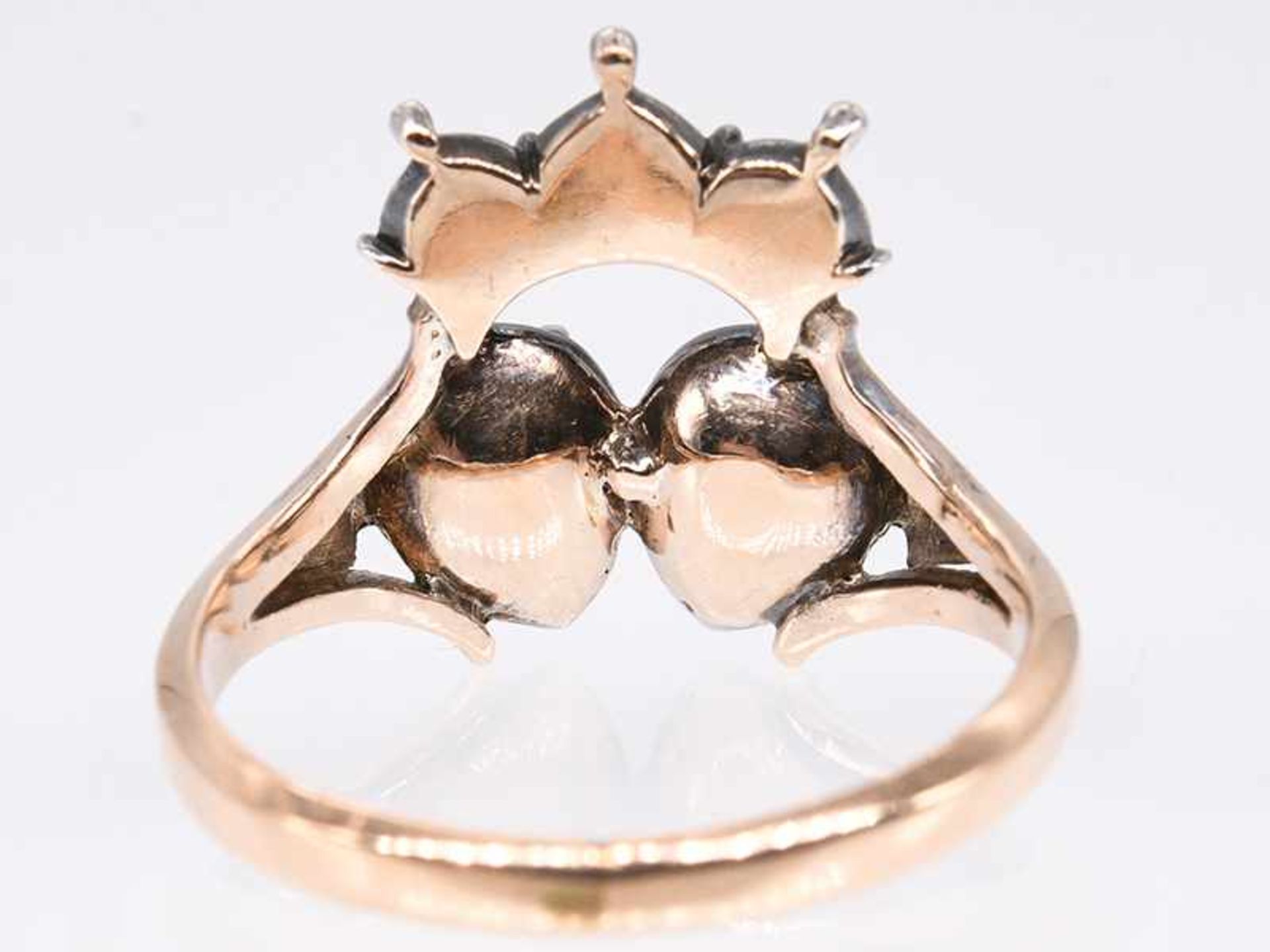 Antiker Ring mit Diamantrosen, zusammen ca. 0,5 ct, um 1800. - Bild 3 aus 3