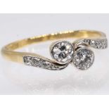 Ring mit zwei Altschliff-Diamanten, zusammen ca. 0,45 ct, Art Déco. <