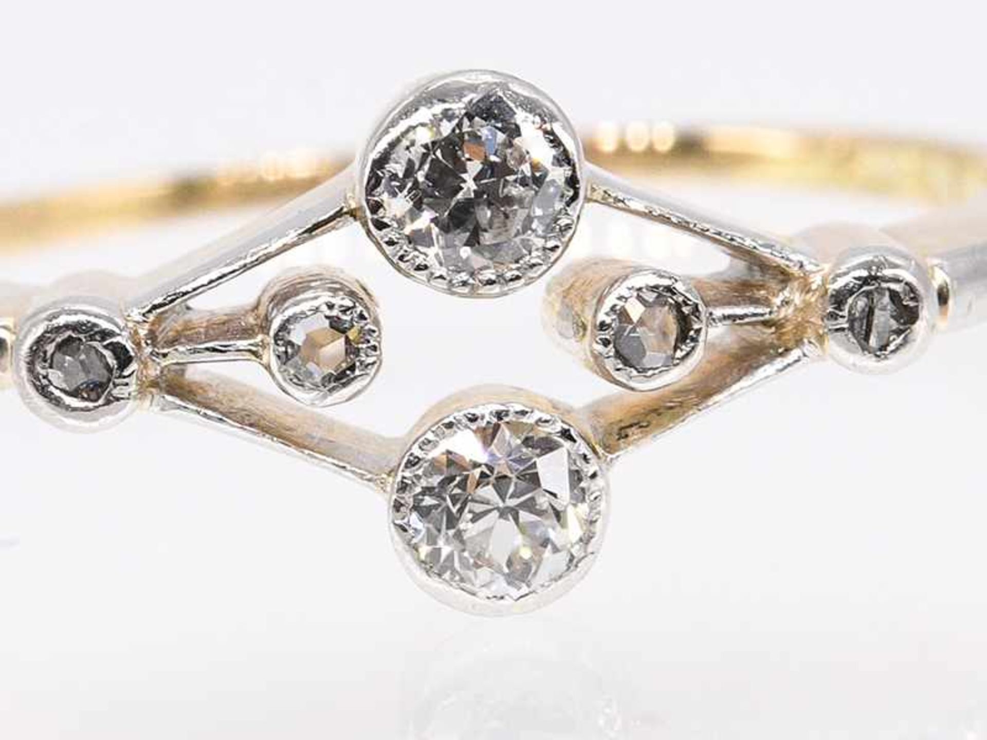 Ring mit kleinen Altschliff-Diamanten, zusammen ca. 0,2 ct, Jugendstil.