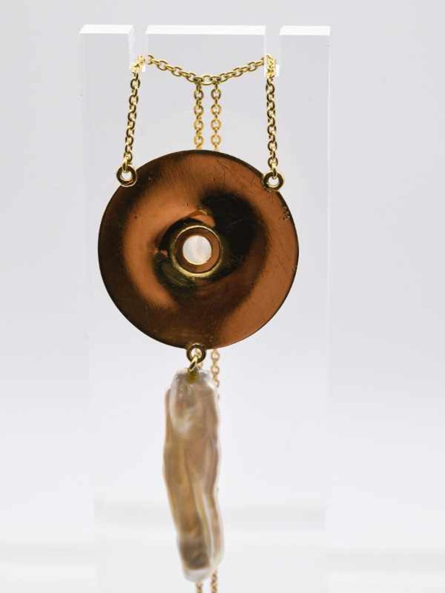 Collier mit Mondsteincabochon und Naturperle, Goldschmiedearbeit von Ingo Rieck, 21. Jh. - Image 4 of 4