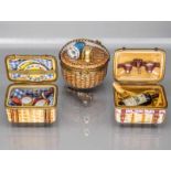 3 Sammler-Miniaturdeckeldosen mit Inhalt (2 Picknick-Körbe + Nähkorb), Limoges/Frankreich, 2. Hälfte