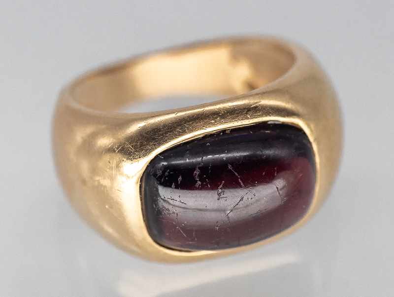 Bandring mit Granat-Cabochon, 20. Jh.