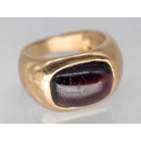 Bandring mit Granat-Cabochon, 20. Jh.