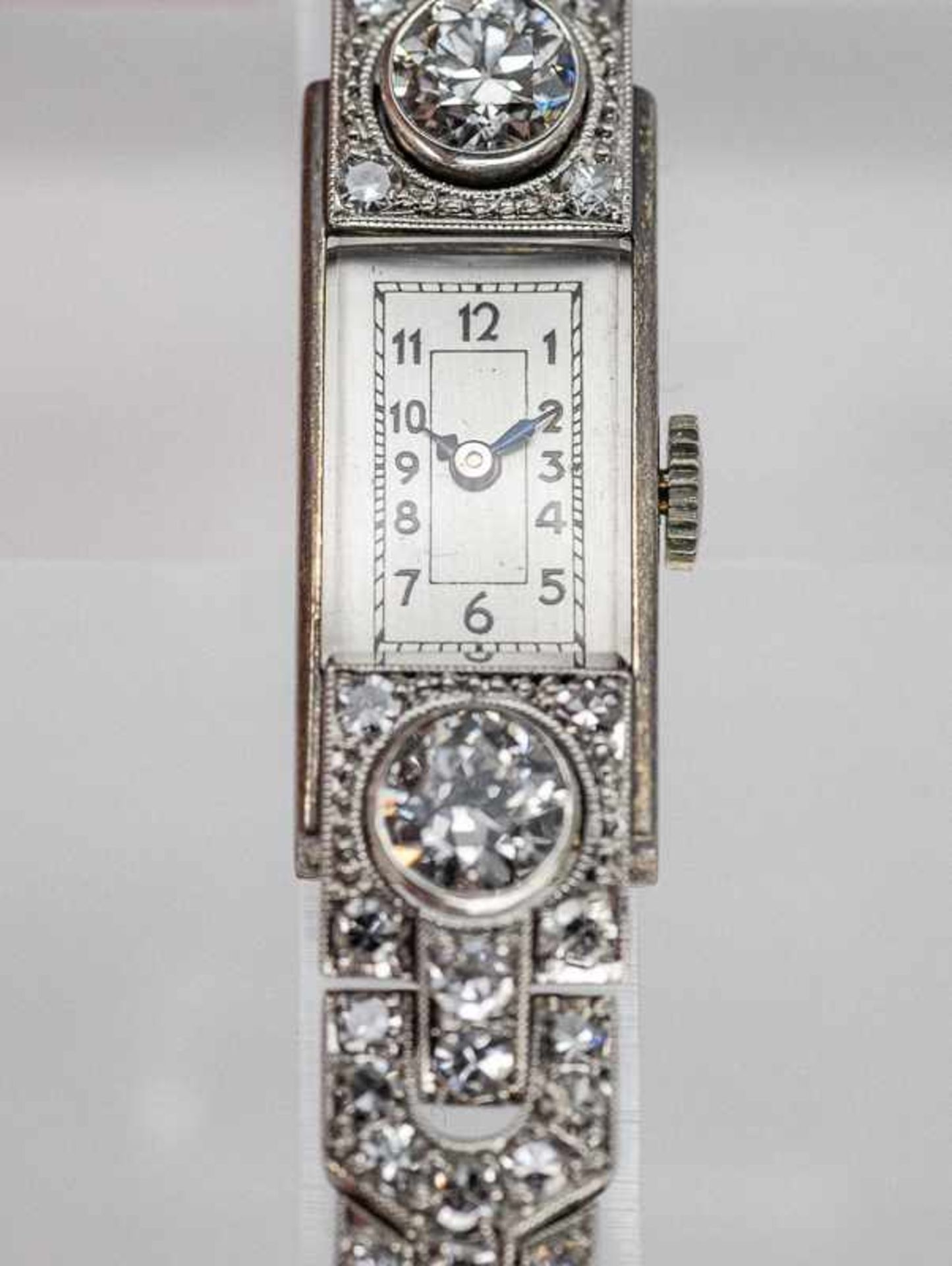 Damenuhr mit 2 Altschliff und 44 Achtkant Diamanten, zusammen ca.1,8 ct, Art Deco.