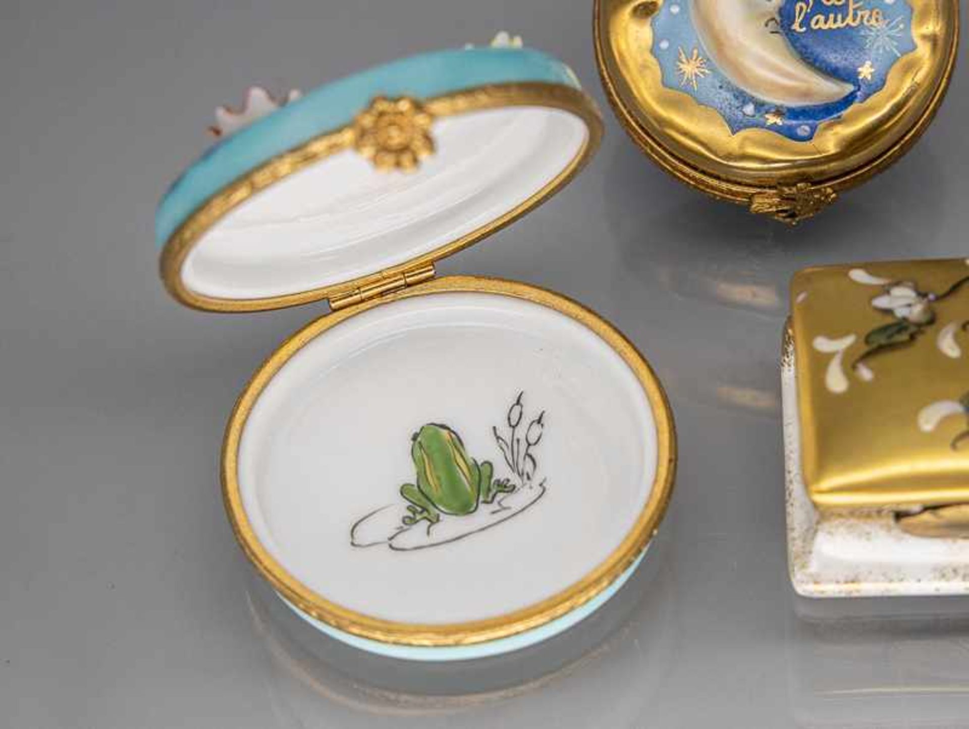 4 Sammler-Miniaturdeckeldosen ("Seerosen"/"Blumen"/"Mond"), Gerard Ribiere, Limoges/Frankreich, 2. - Image 2 of 2