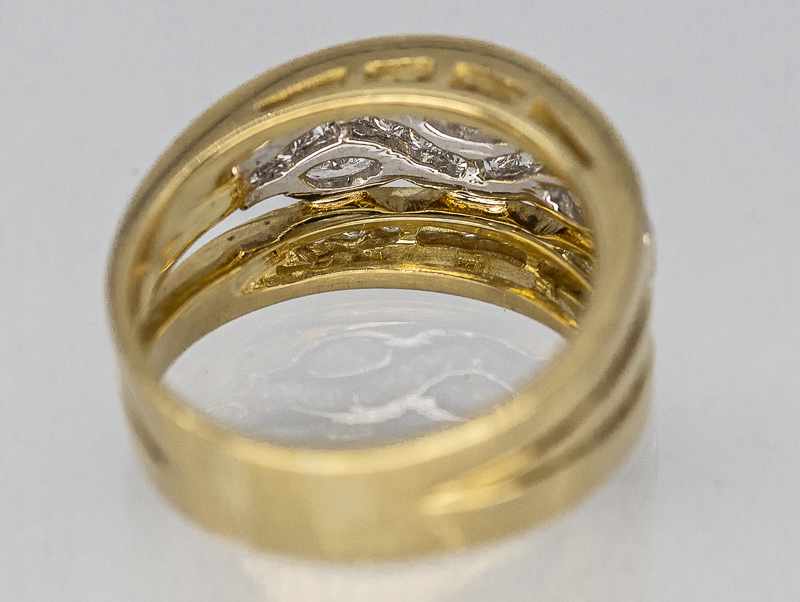 Breiter Ring mit 33 Brillanten und 3 Diamant-Navettes, zus. ca. 0,58 ct, bezeichnet Gioielli, - Image 4 of 4