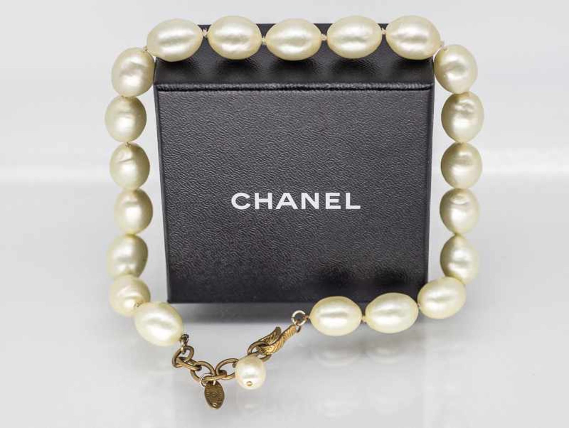 Chanel-Modeschmuckkette mit Perlenimitationen, Paris, 80- Jahre.
