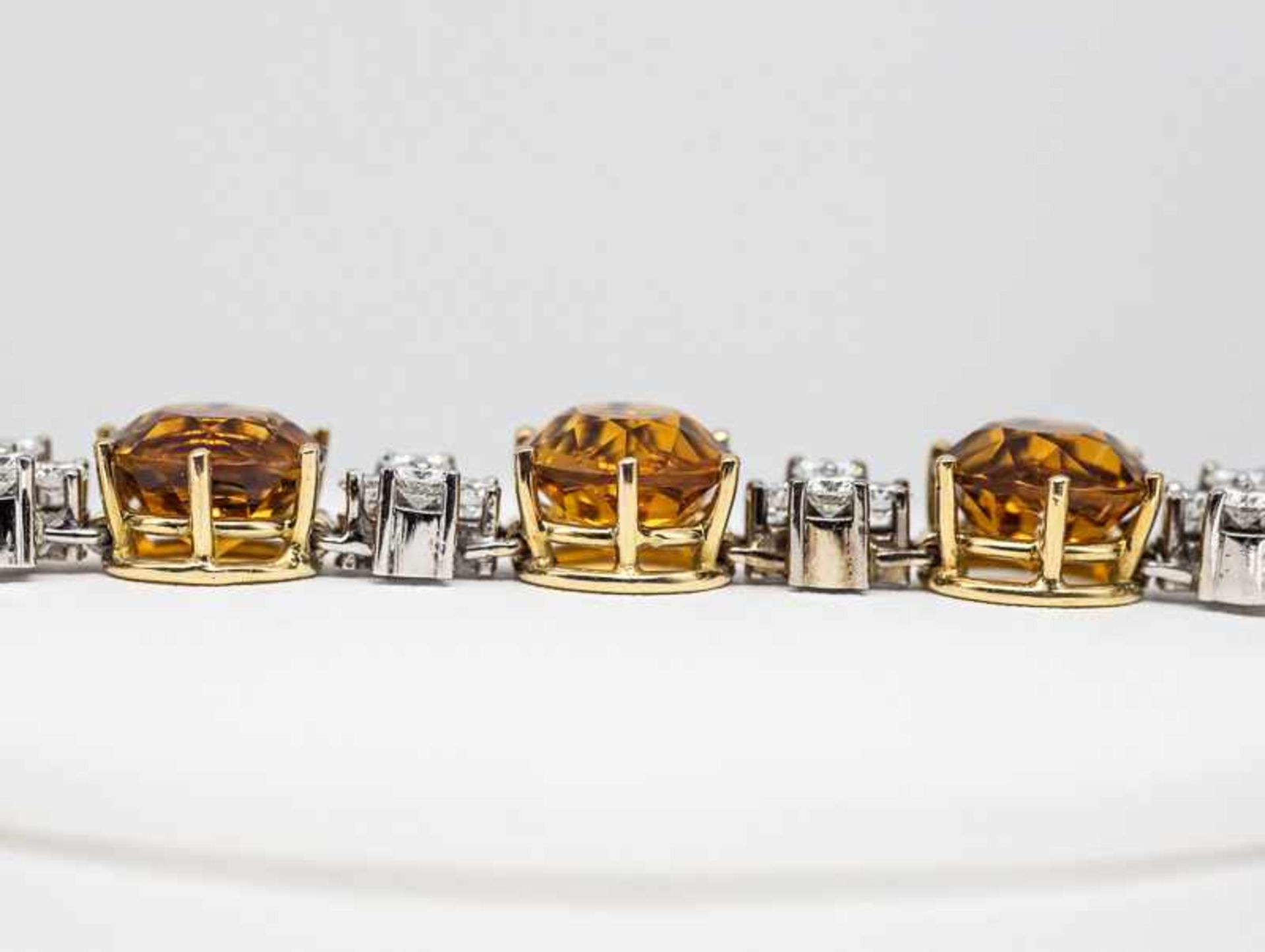 Collier mit 9 Zirkonen zus.ca. 45 ct und 38 Brillanten, zus.ca. 3,8 ct und Armband mit 10 Zirkonen - Image 3 of 5