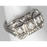 Ring mit Brillanten und Achtkant-Diamanten, zus. ca. 0,8 ct, Juweliersarbeit, Art Deco.