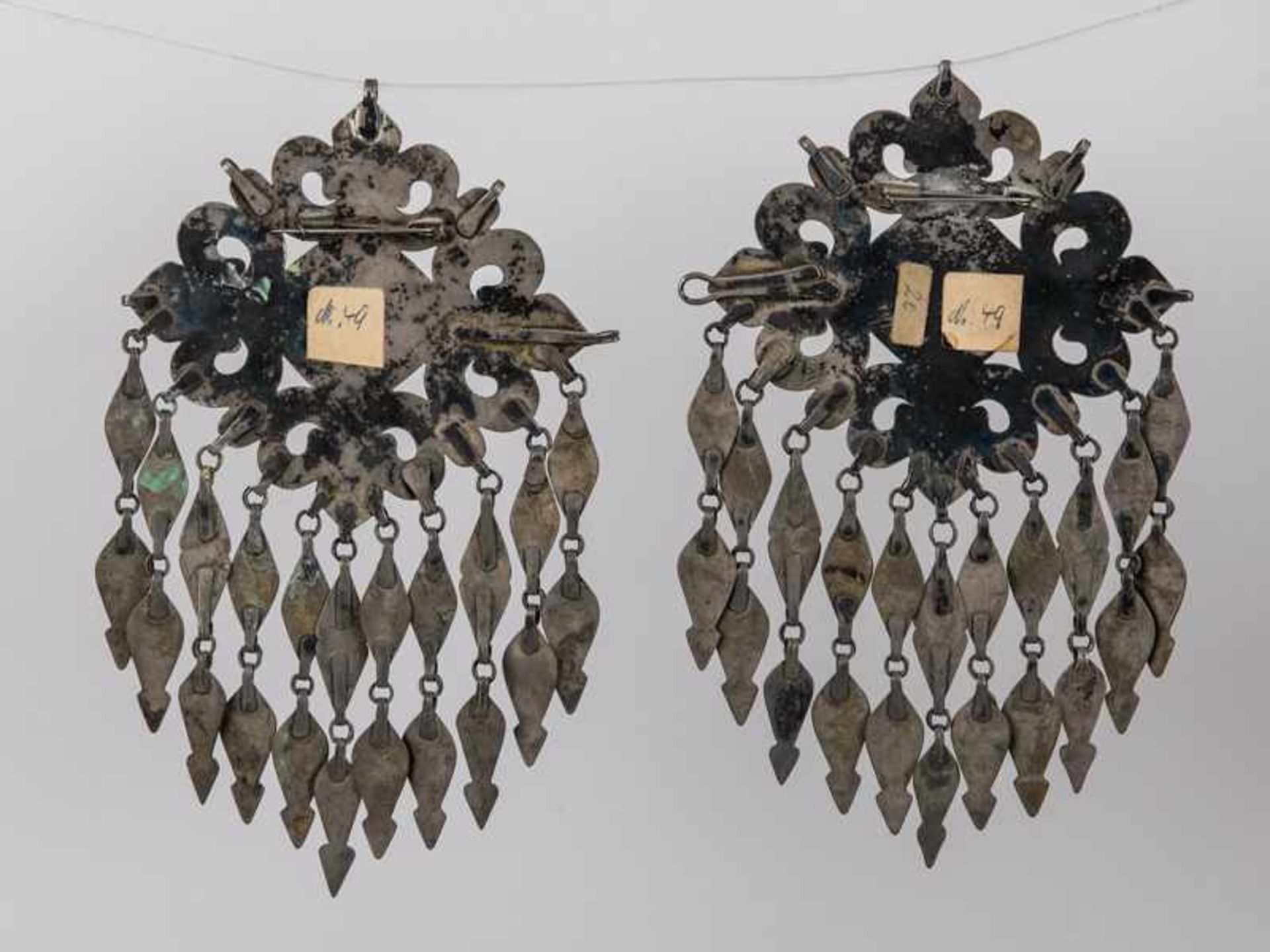 Paar Brustschmuck-Plaketten (Guljaka), turkmenisch, 19. Jh. - Bild 2 aus 2