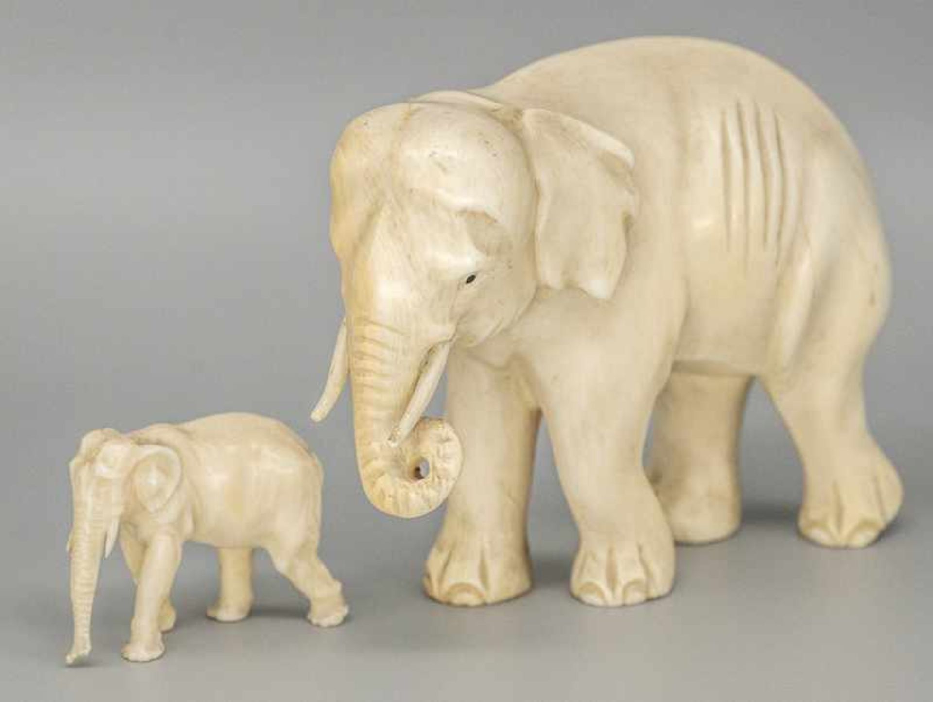 2 Tierfiguren "Elephanten", wohl Odenwald; um 1900.