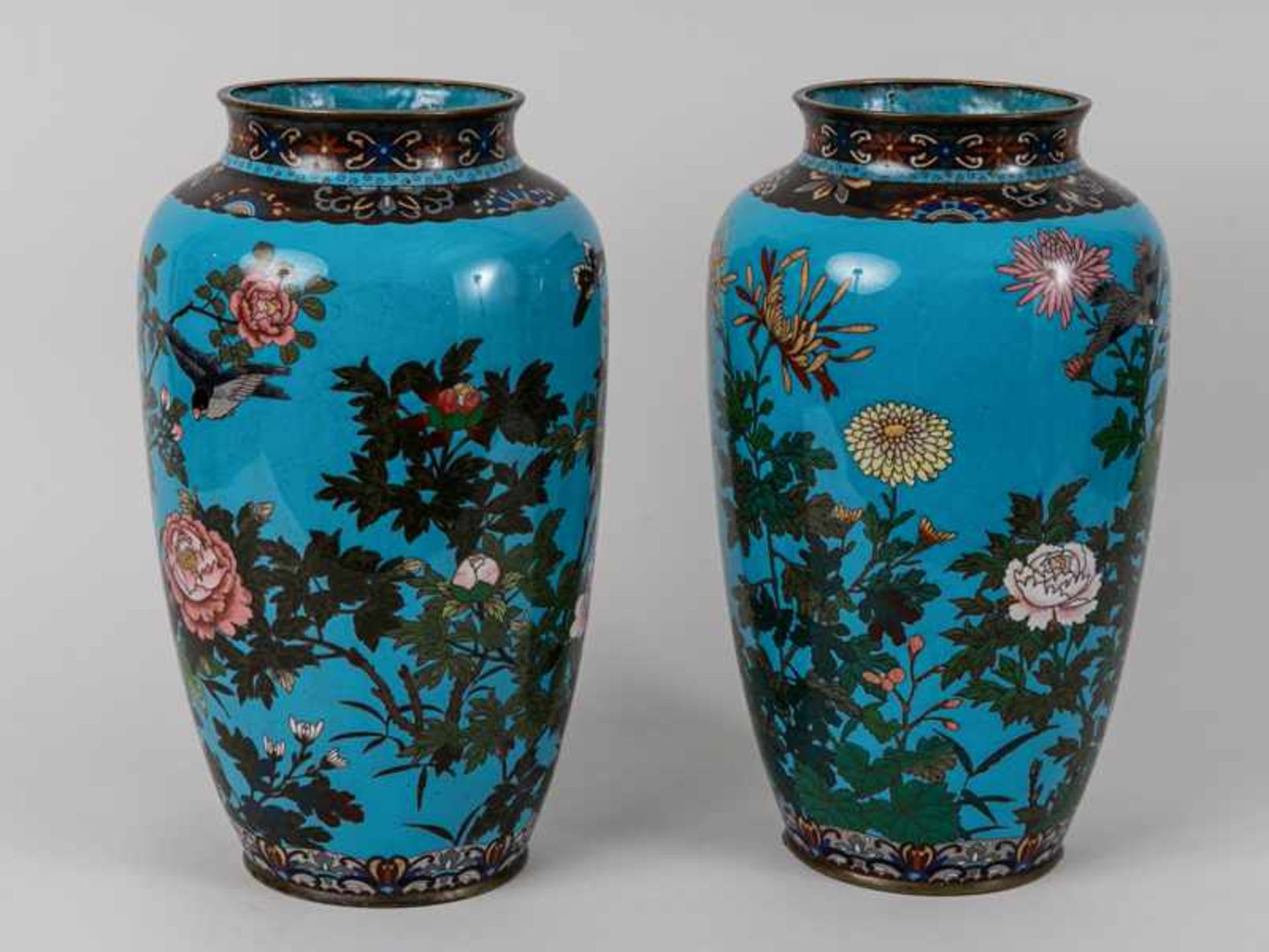 Paar große Emaille-Cloisonné-Vasen, Japan, Meiji-Zeit, um 1900. - Image 10 of 10