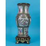 Große "famille-rose"-Kanton Vase; mit Lampenfußmontierung; China, um 1900.