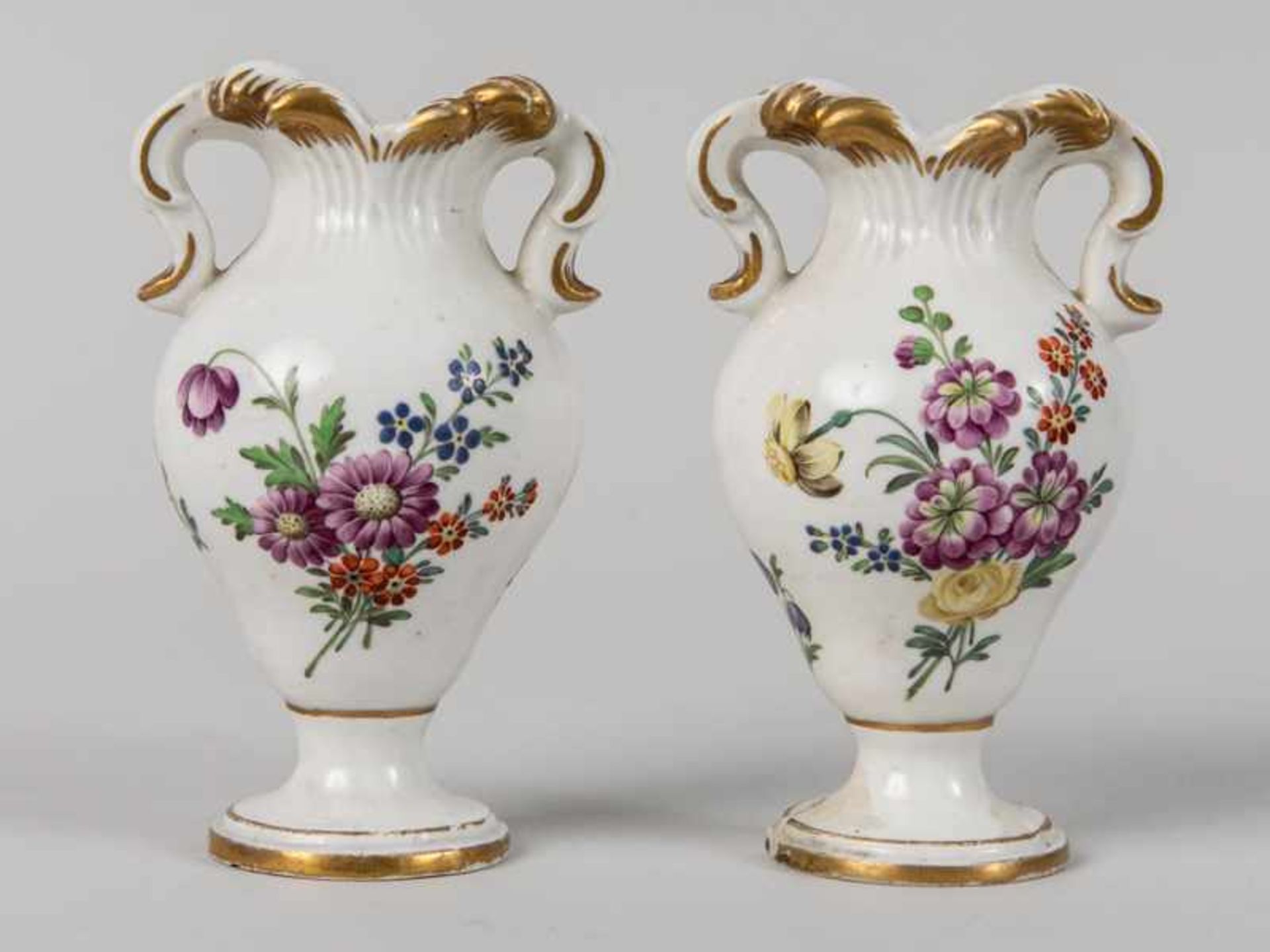 Paar kleine Rokoko-Doppelhenkelvasen, Frankenthal, 1784. - Bild 5 aus 7