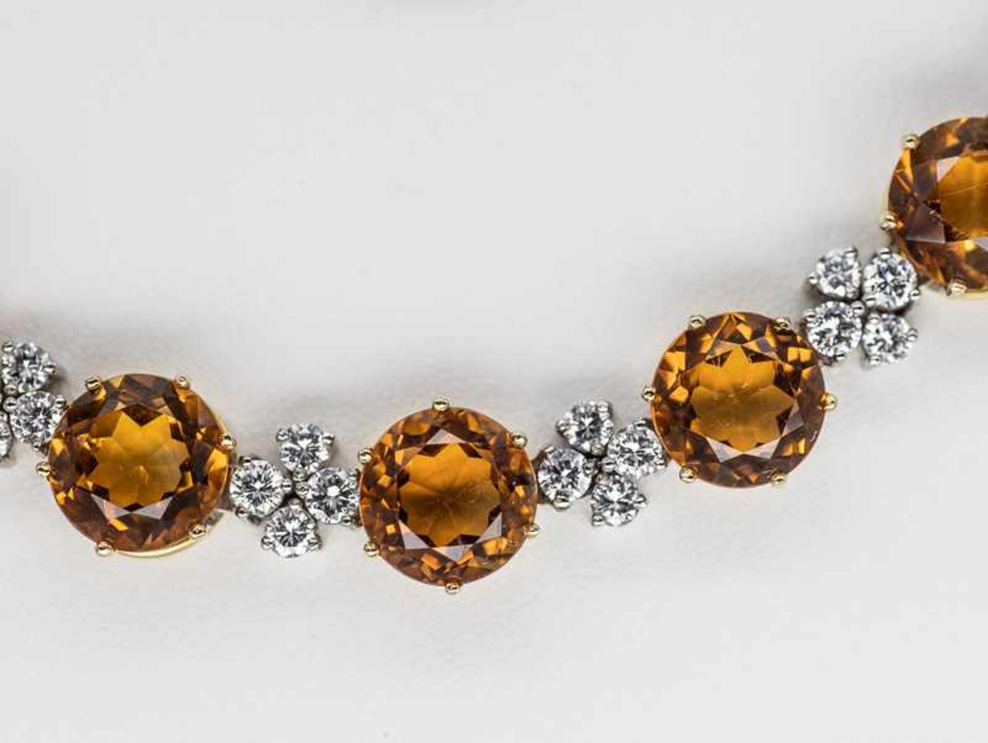 Collier mit 9 Zirkonen zus.ca. 45 ct und 38 Brillanten, zus.ca. 3,8 ct und Armband mit 10 Zirkonen - Image 2 of 5