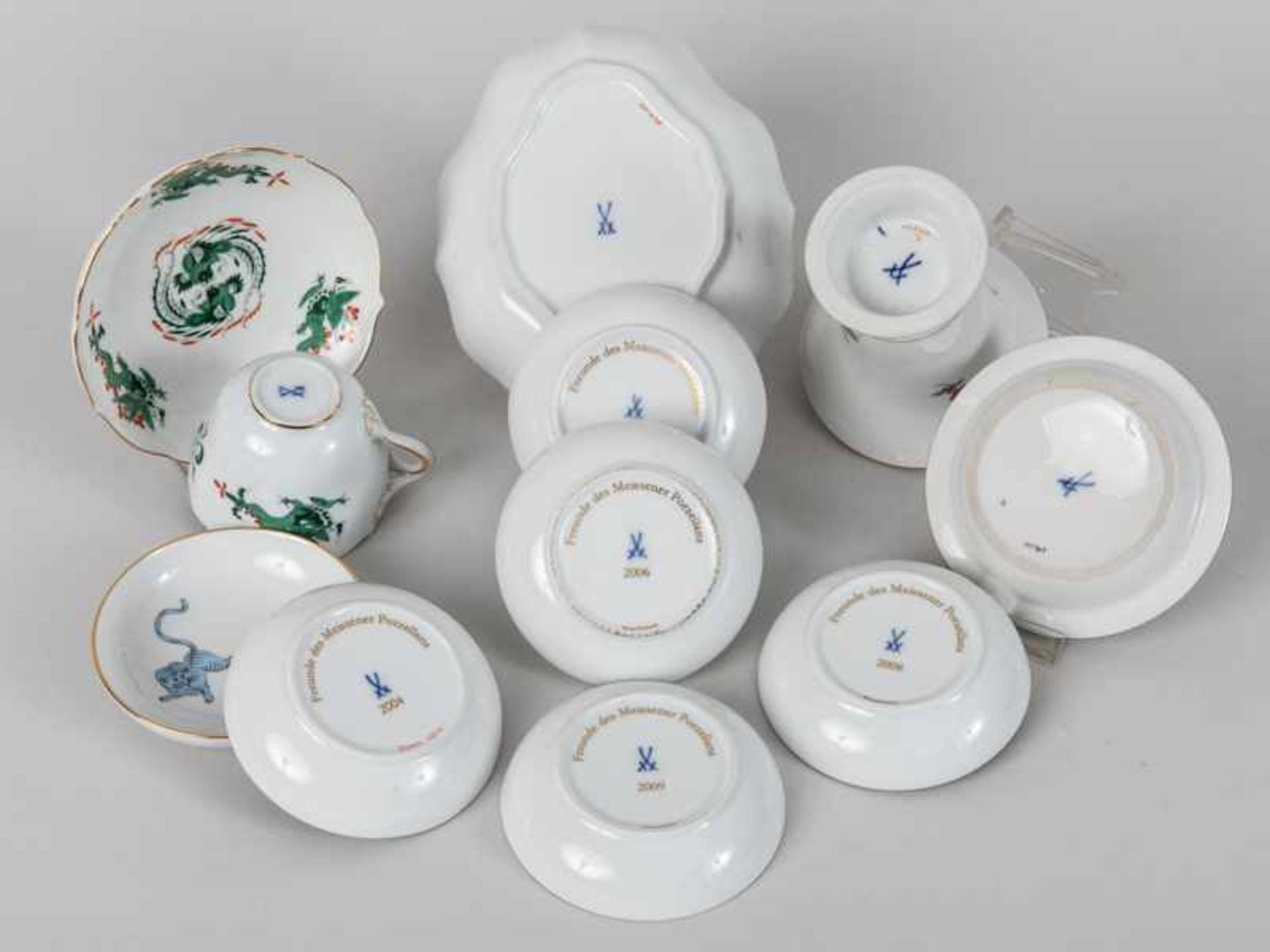 11teiliges Porzellan-Konvolut mit verschiedenen Dekoren, Meissen, 20. Jh. - Image 2 of 4